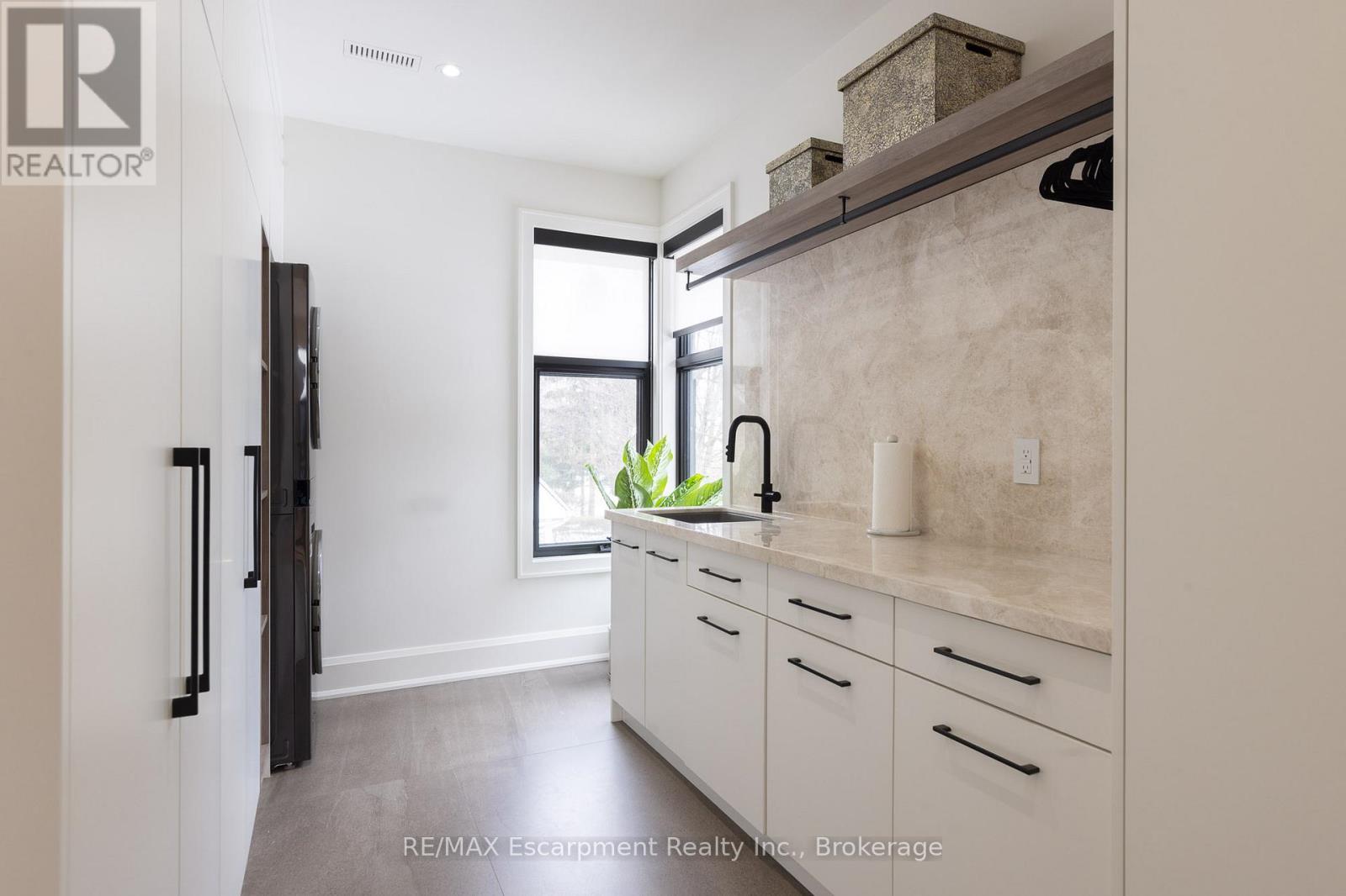 540 Patricia Drive, Oakville, Ontario  L6K 1M2 - Photo 32 - W12909578