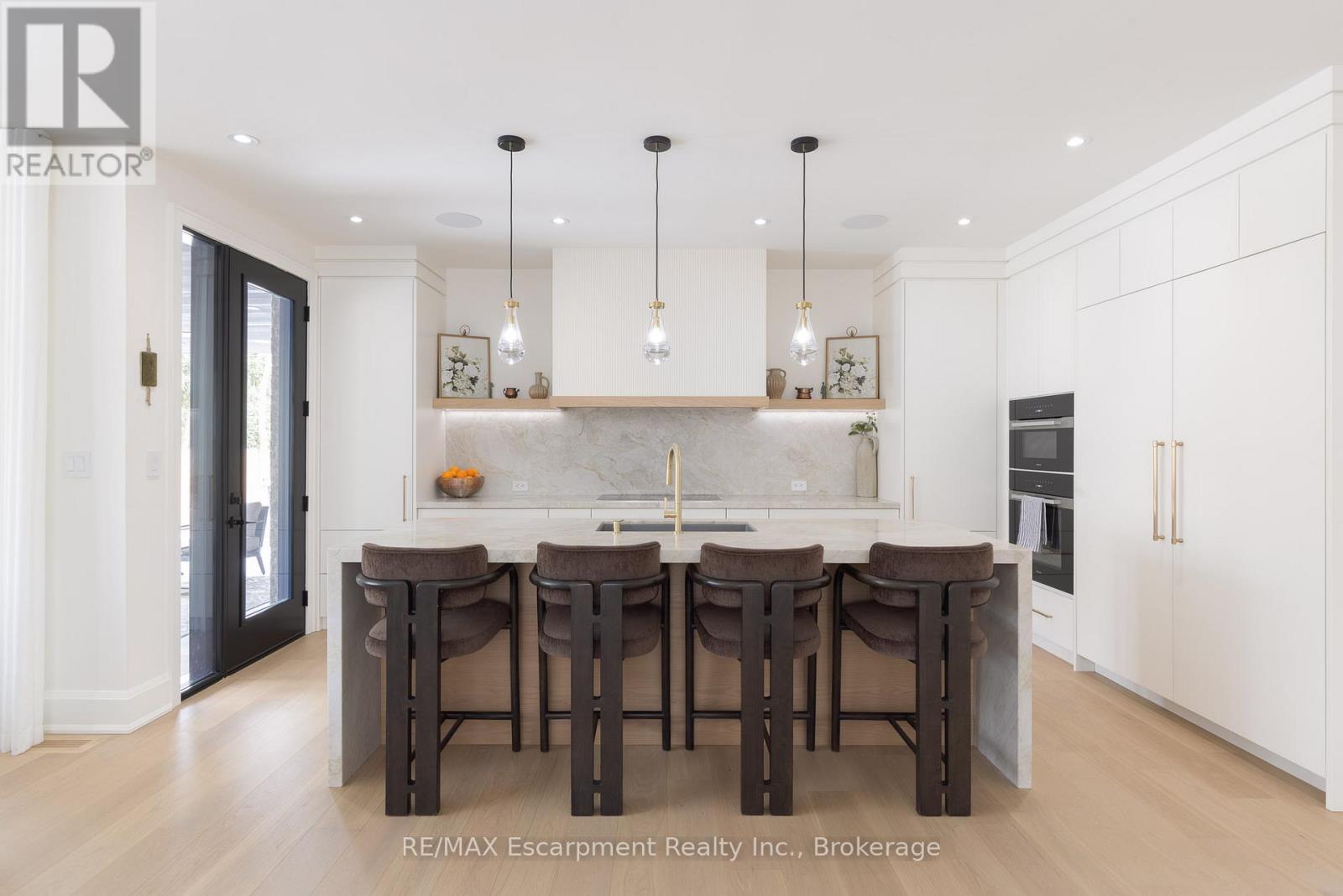 540 Patricia Drive, Oakville, Ontario  L6K 1M2 - Photo 9 - W12909578