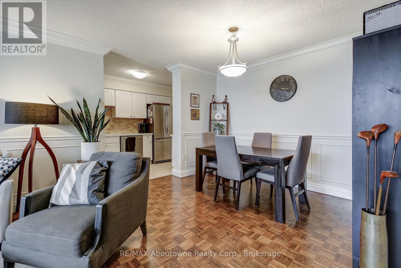 401 - 212 Kerr Street, Oakville, Ontario  L6K 3B1 - Photo 11 - W12909680