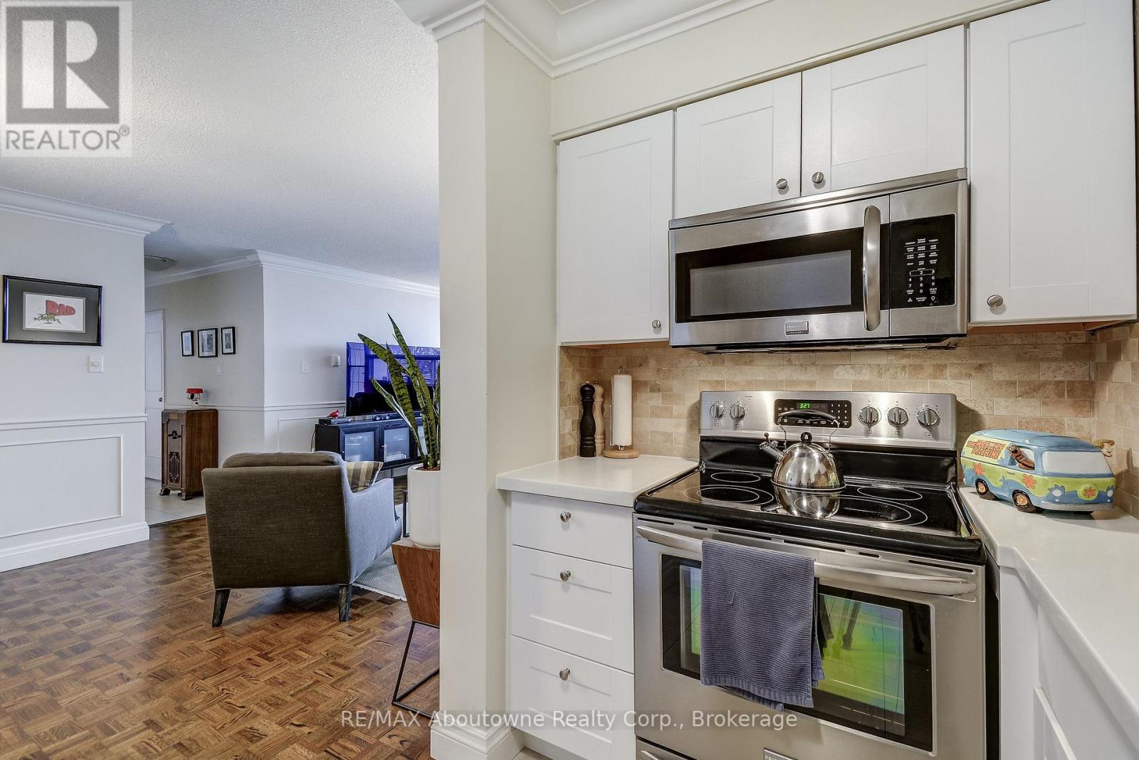 401 - 212 Kerr Street, Oakville, Ontario  L6K 3B1 - Photo 16 - W12909680