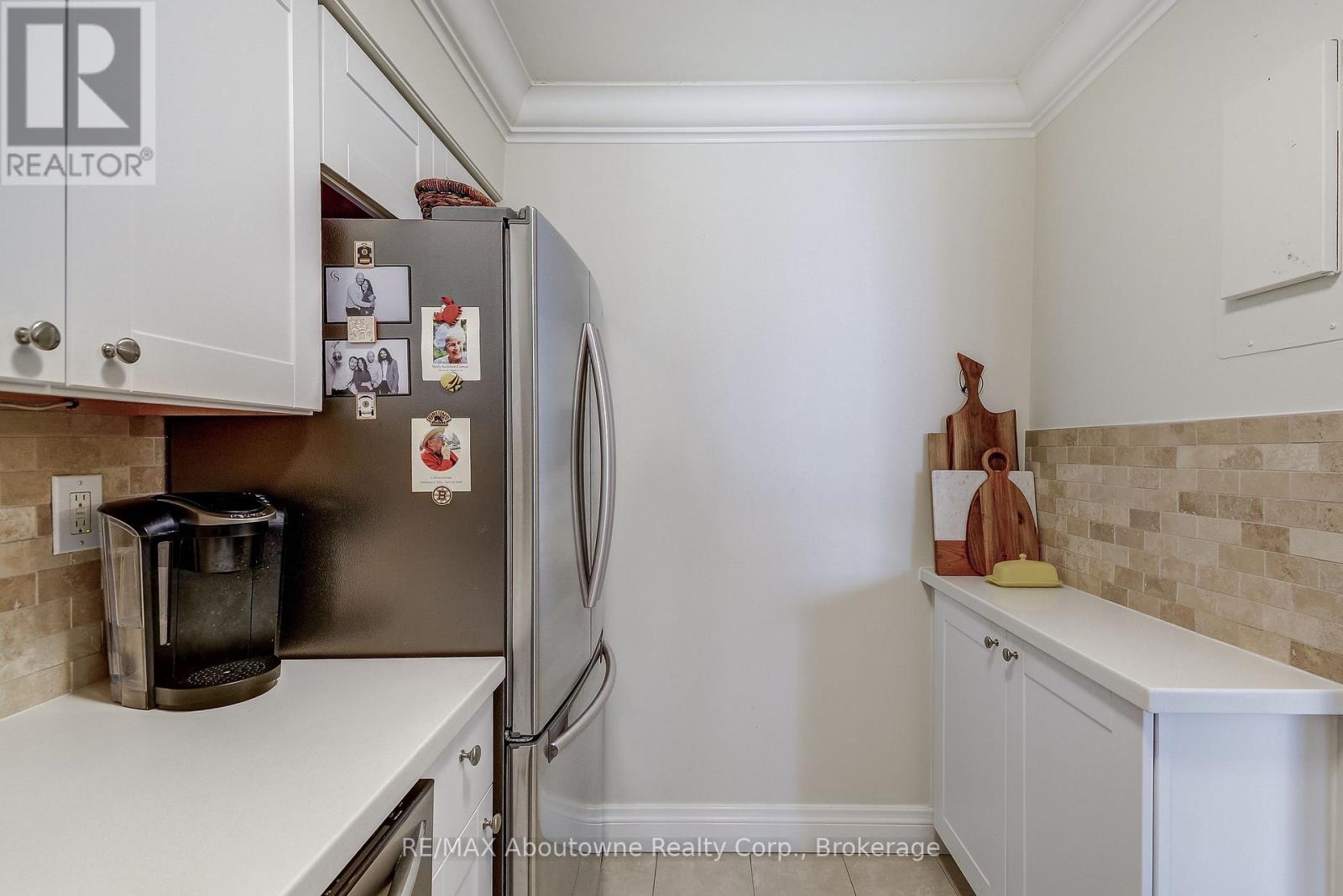 401 - 212 Kerr Street, Oakville, Ontario  L6K 3B1 - Photo 17 - W12909680