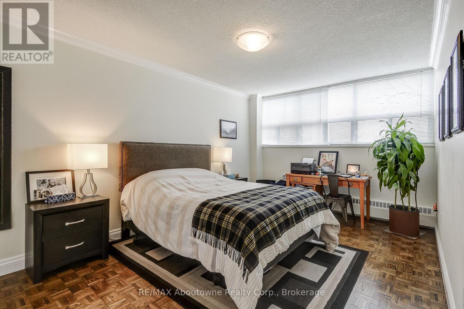 401 - 212 Kerr Street, Oakville, Ontario  L6K 3B1 - Photo 20 - W12909680