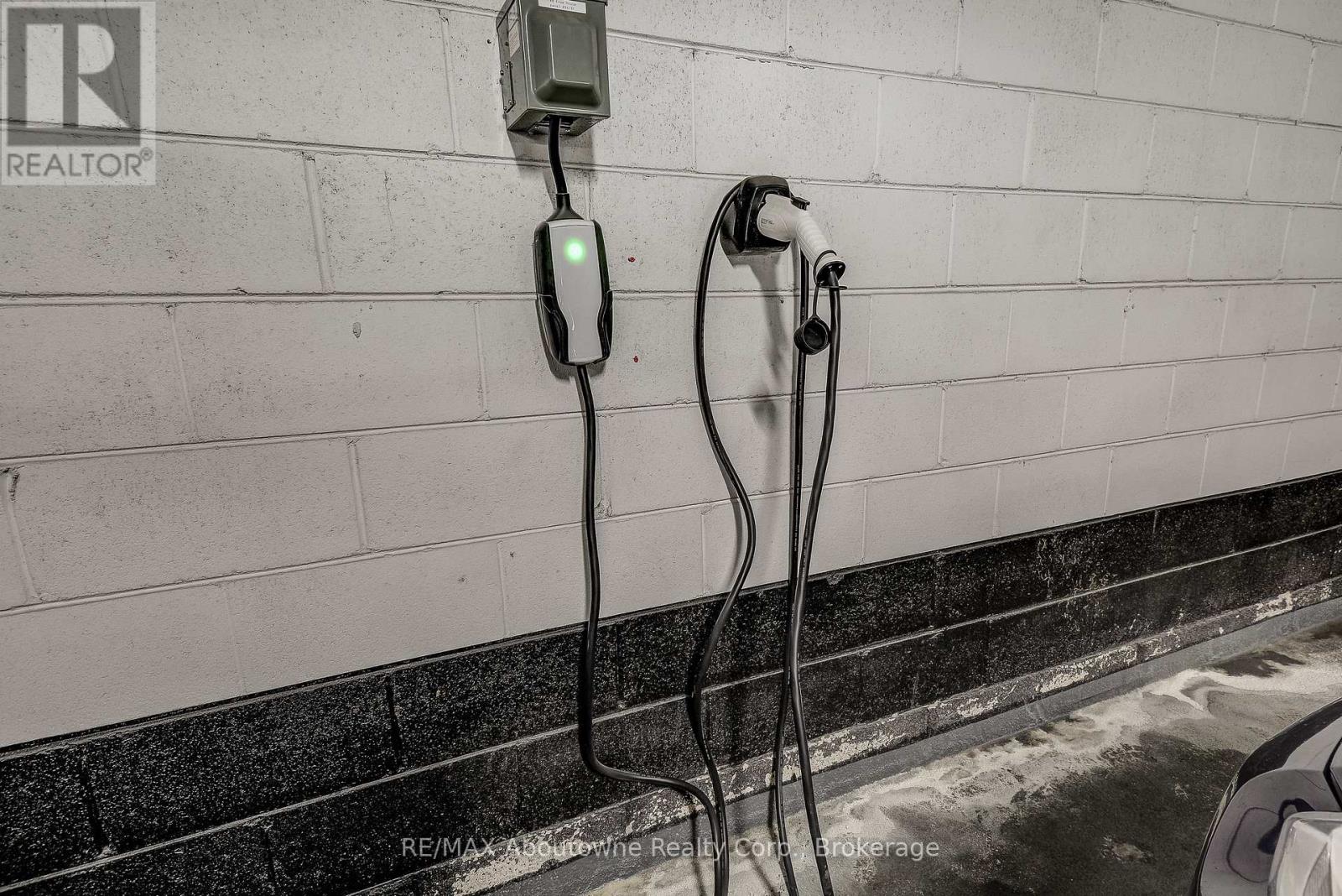 401 - 212 Kerr Street, Oakville, Ontario  L6K 3B1 - Photo 32 - W12909680