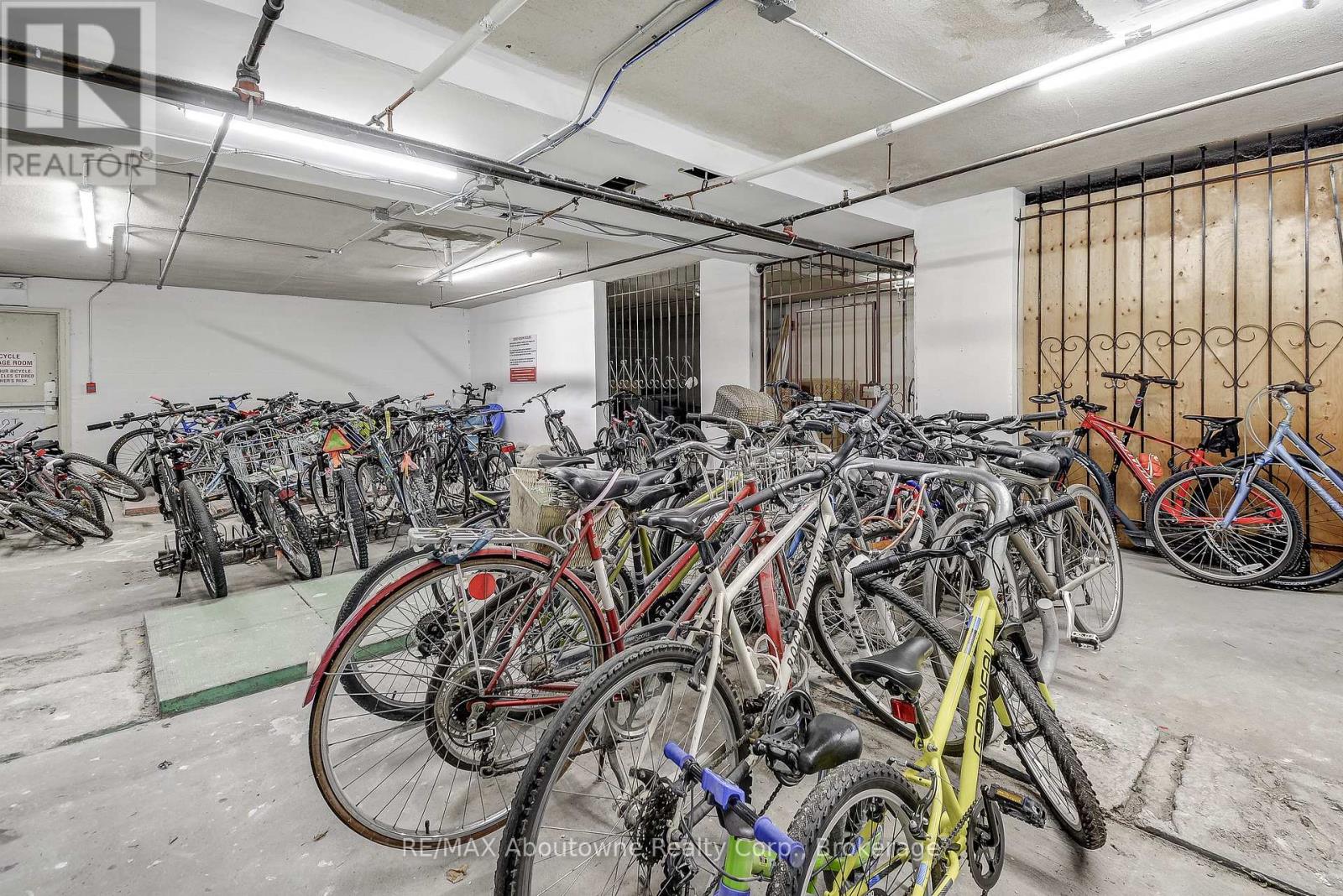 401 - 212 Kerr Street, Oakville, Ontario  L6K 3B1 - Photo 34 - W12909680