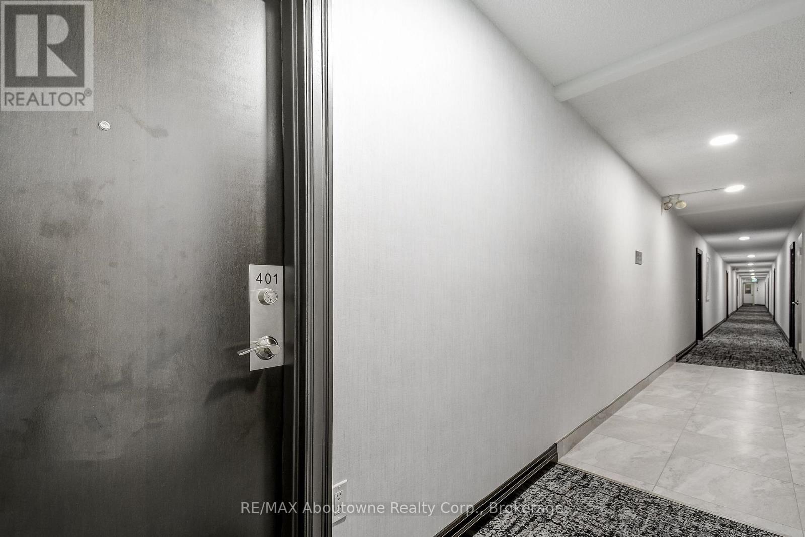 401 - 212 Kerr Street, Oakville, Ontario  L6K 3B1 - Photo 6 - W12909680