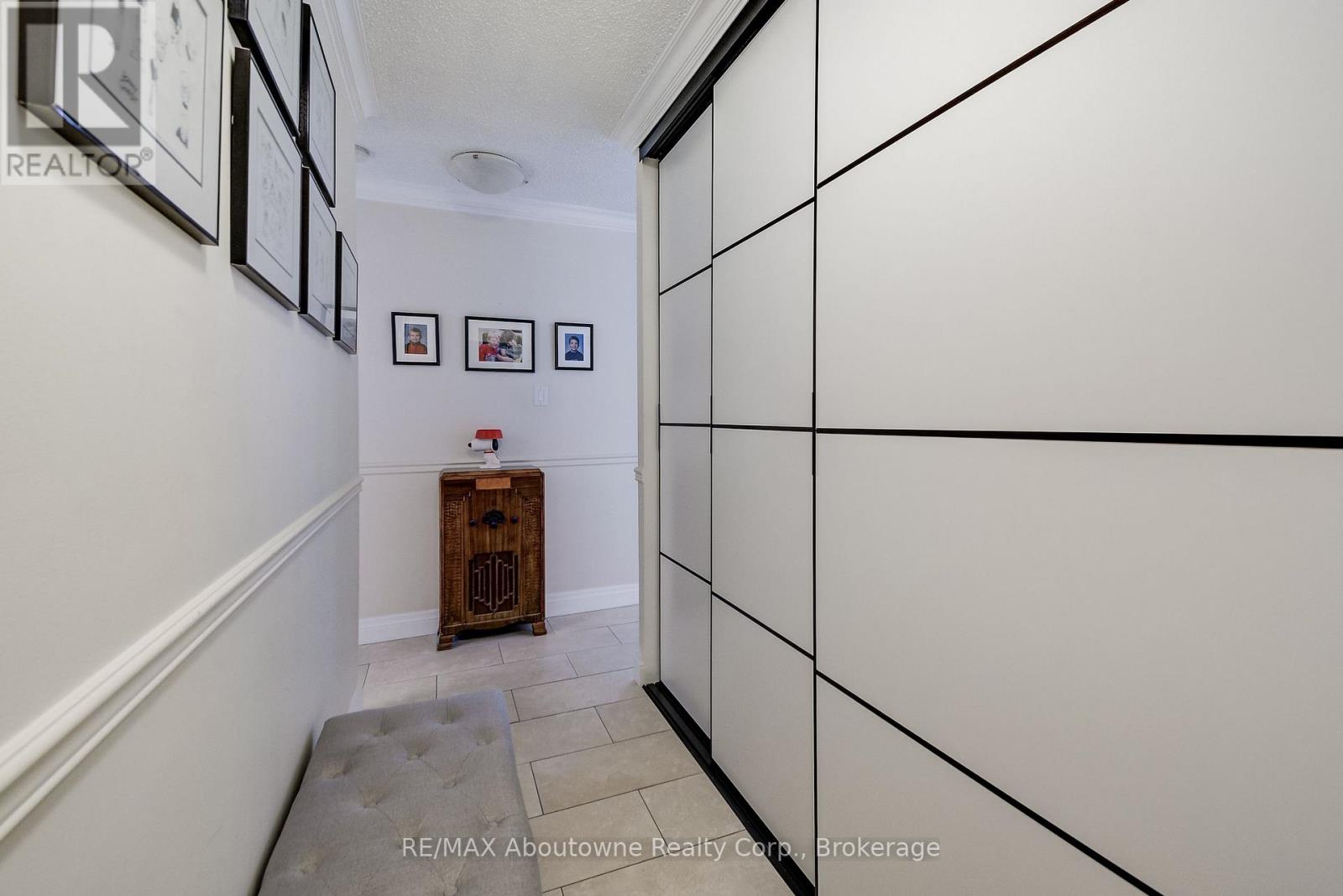 401 - 212 Kerr Street, Oakville, Ontario  L6K 3B1 - Photo 7 - W12909680