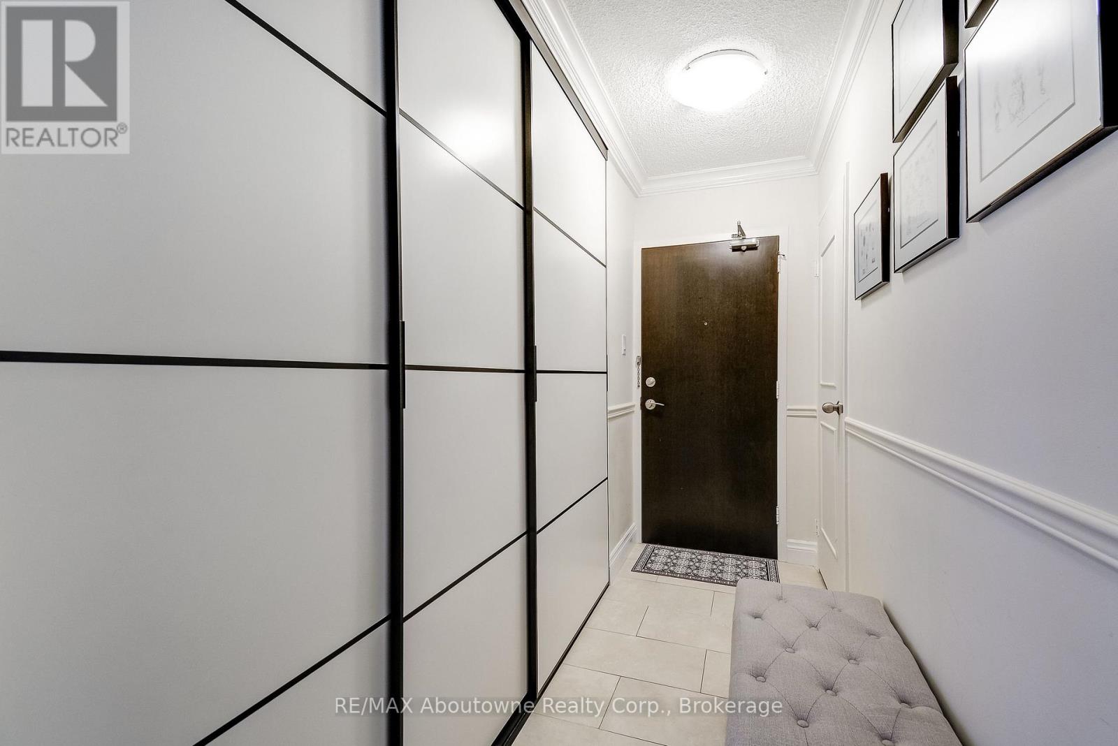 401 - 212 Kerr Street, Oakville, Ontario  L6K 3B1 - Photo 8 - W12909680