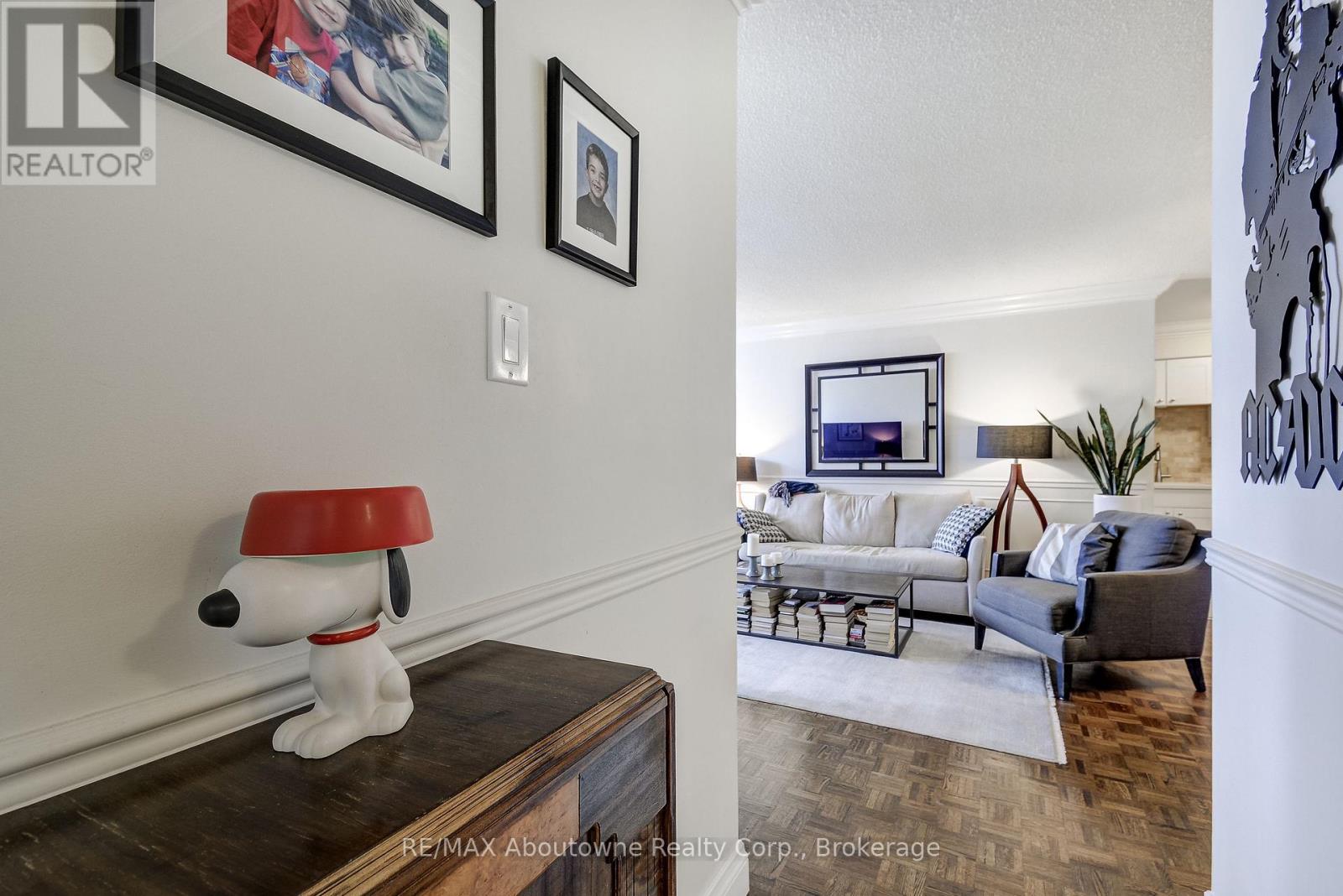 401 - 212 Kerr Street, Oakville, Ontario  L6K 3B1 - Photo 9 - W12909680