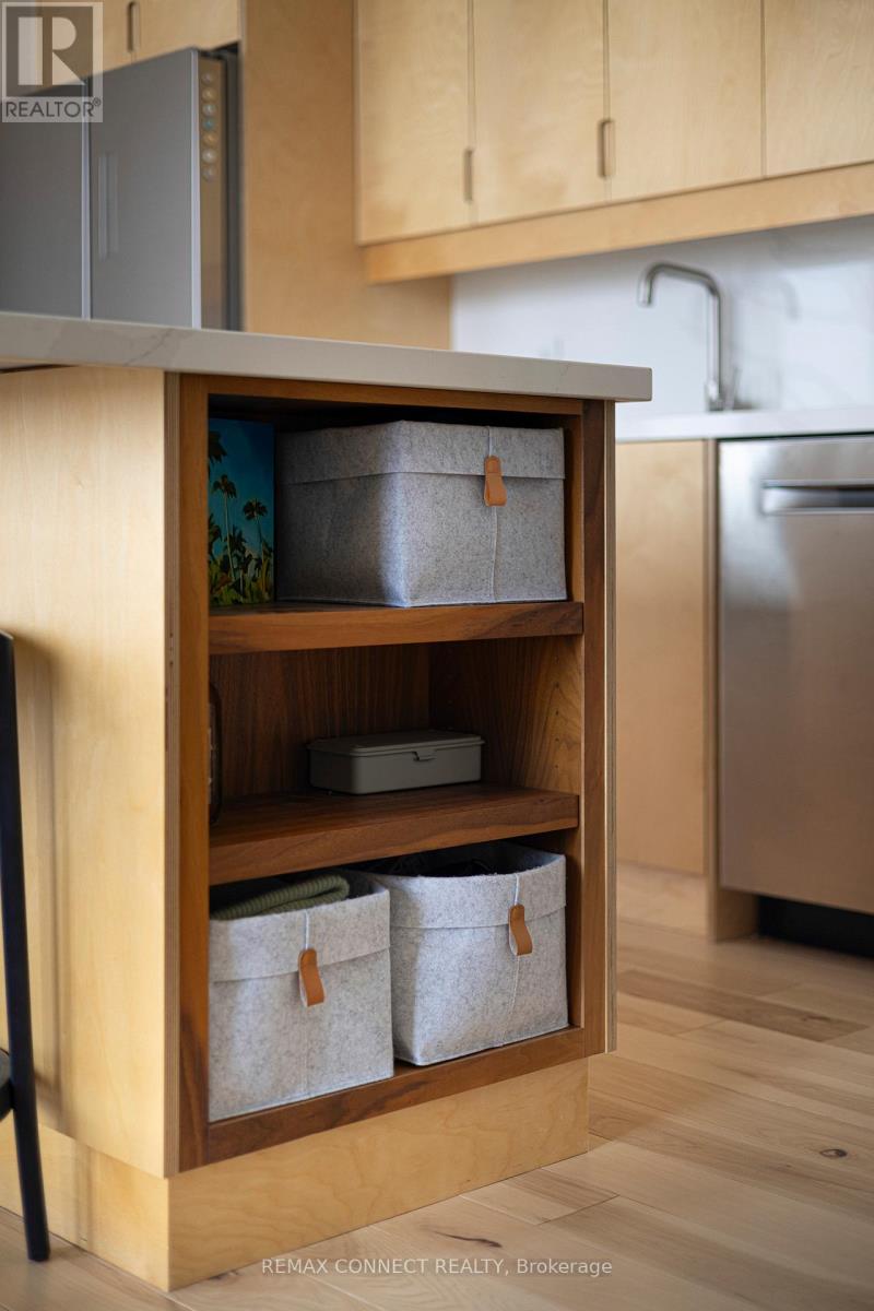 402 - 1 St Johns Road, Toronto, Ontario  M6P 1T7 - Photo 17 - W12908788