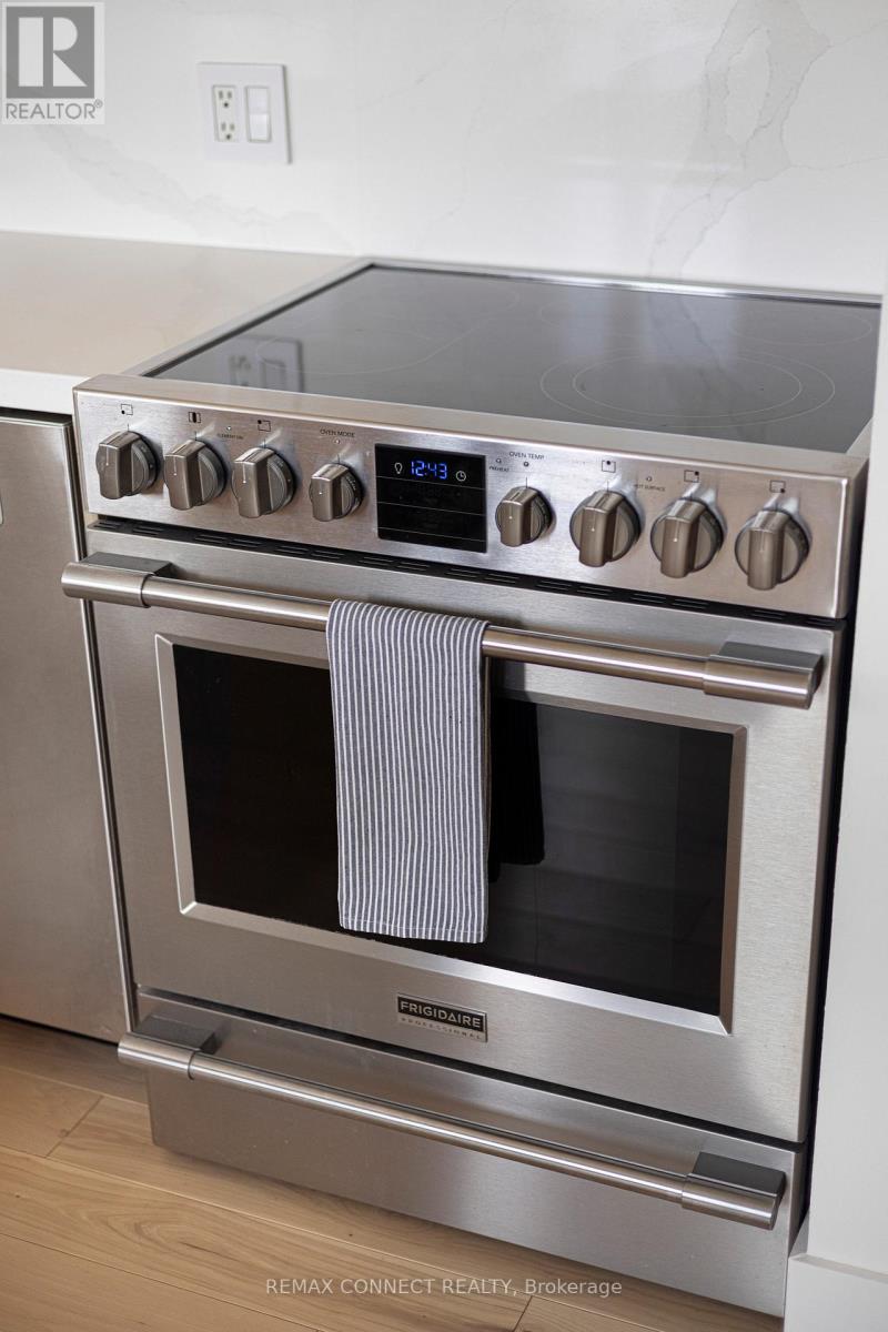 402 - 1 St Johns Road, Toronto, Ontario  M6P 1T7 - Photo 16 - W12908788