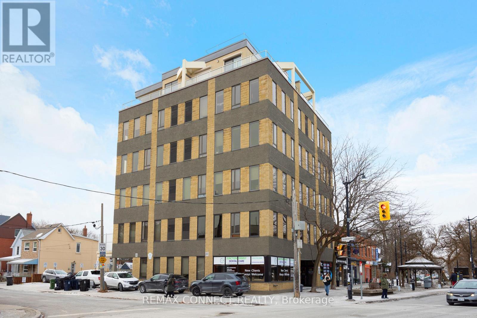 402 - 1 St Johns Road, Toronto, Ontario  M6P 1T7 - Photo 32 - W12908788