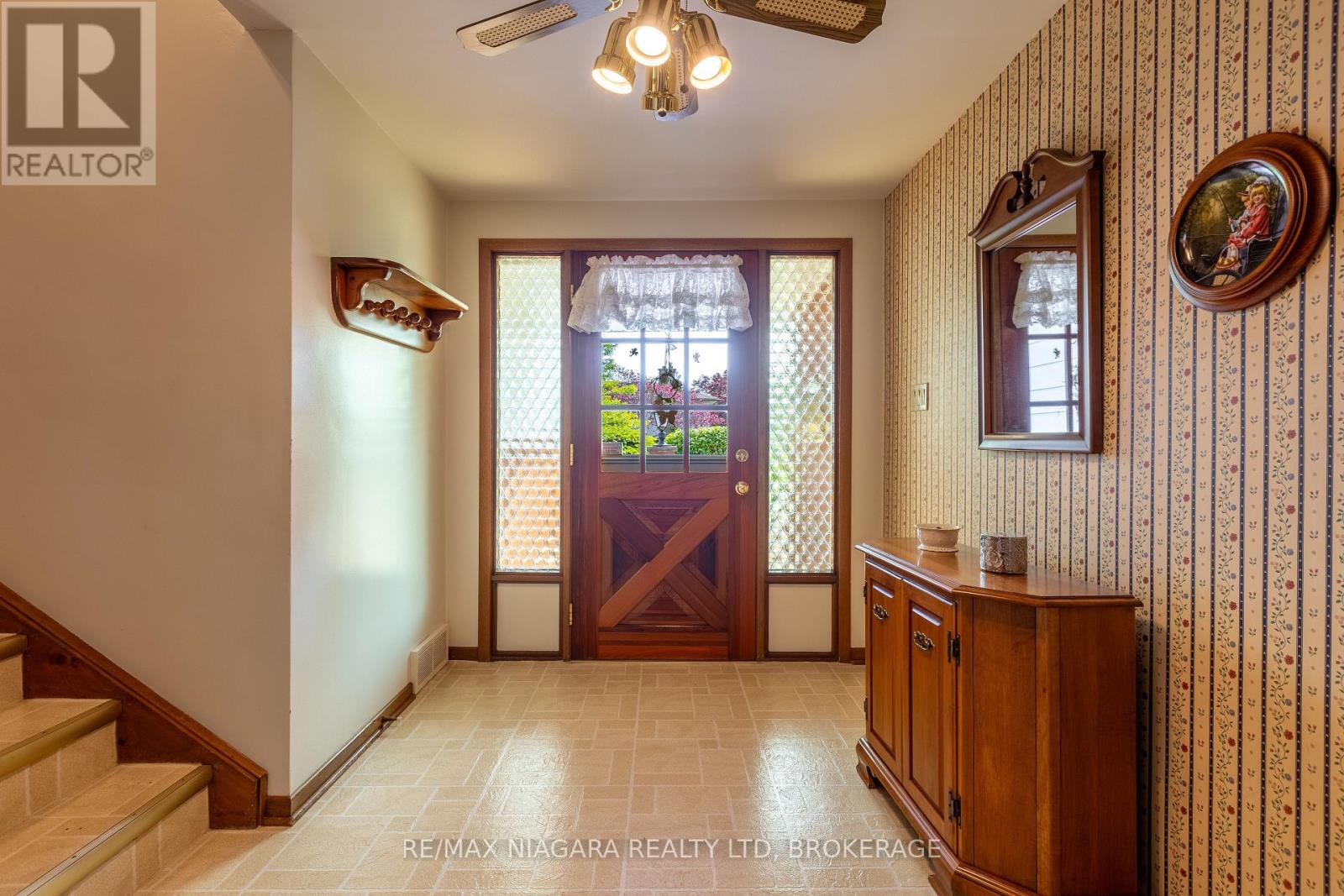 82 Westwood Crescent, Welland (Prince Charles), Ontario  L3C 4R3 - Photo 2 - X12909580