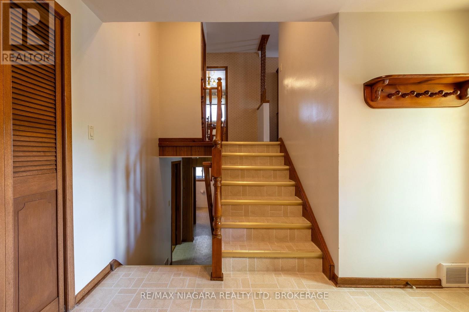 82 Westwood Crescent, Welland (Prince Charles), Ontario  L3C 4R3 - Photo 3 - X12909580