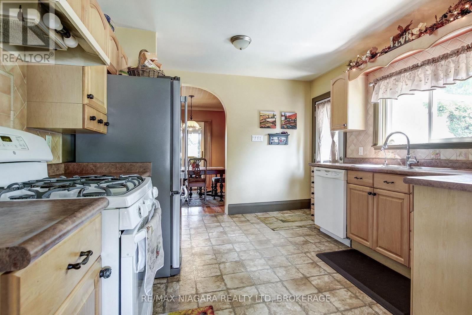 101 Division Street, Port Colborne (Sugarloaf), Ontario  L3K 3B5 - Photo 12 - X12909610