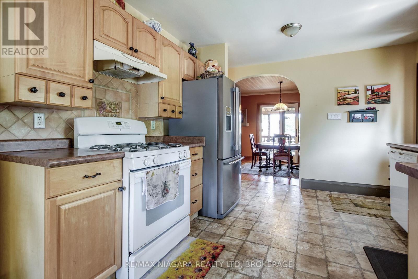 101 Division Street, Port Colborne (Sugarloaf), Ontario  L3K 3B5 - Photo 13 - X12909610