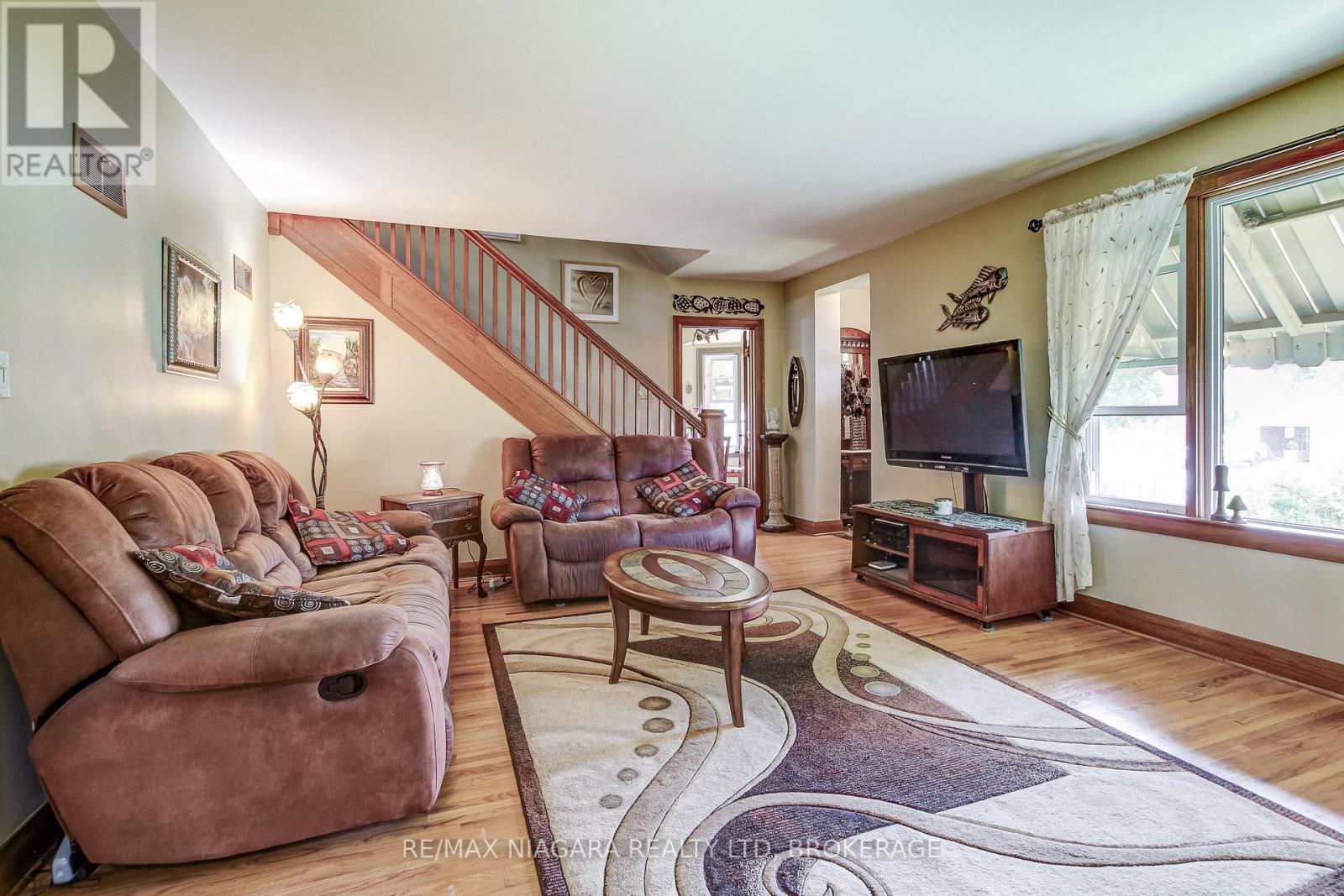 101 Division Street, Port Colborne (Sugarloaf), Ontario  L3K 3B5 - Photo 9 - X12909610