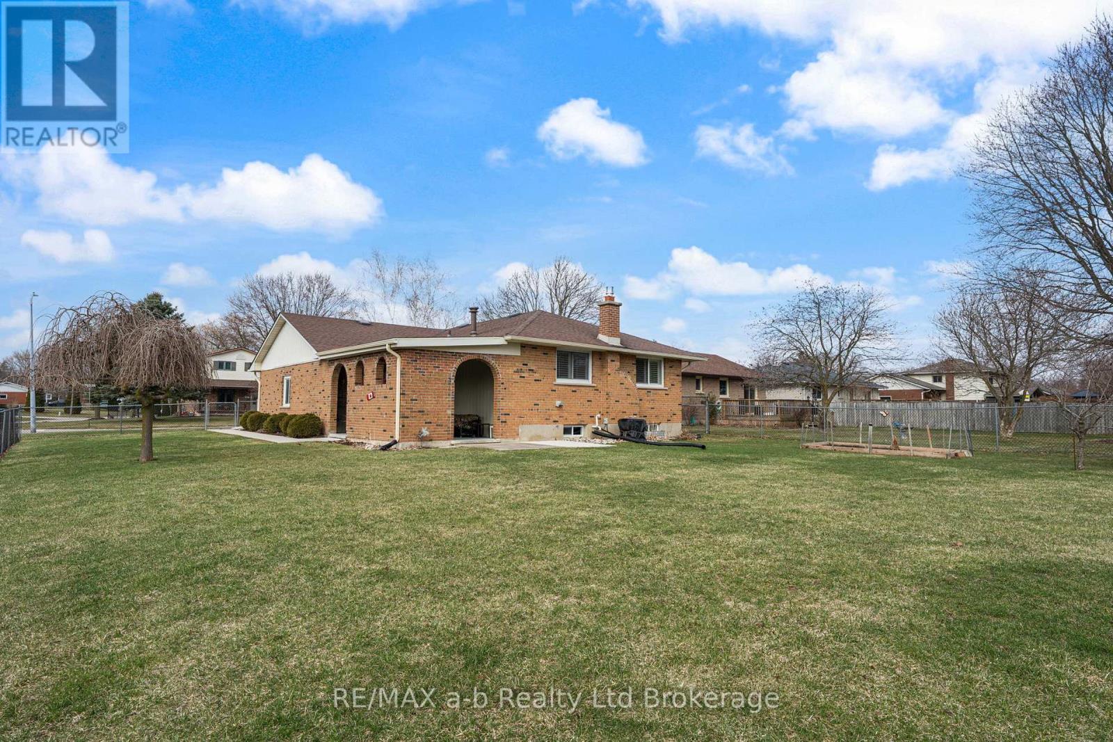 24 Denrich Avenue, Tillsonburg, Ontario  N4G 4W2 - Photo 27 - X12909574