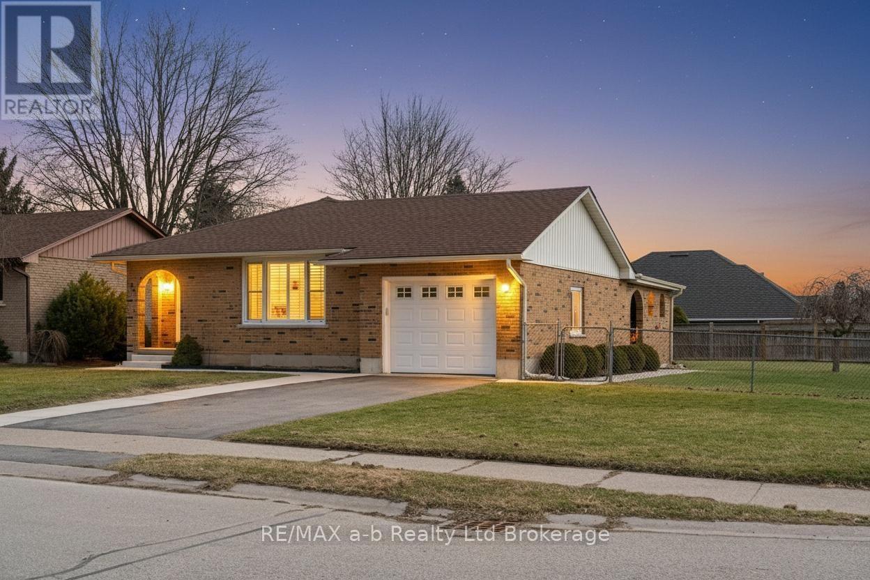 24 Denrich Avenue, Tillsonburg, Ontario  N4G 4W2 - Photo 30 - X12909574