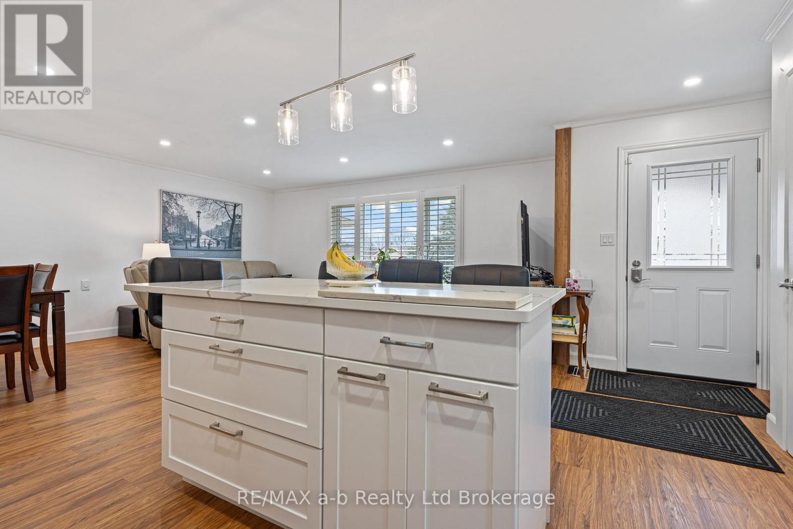 24 Denrich Avenue, Tillsonburg, Ontario  N4G 4W2 - Photo 5 - X12909574