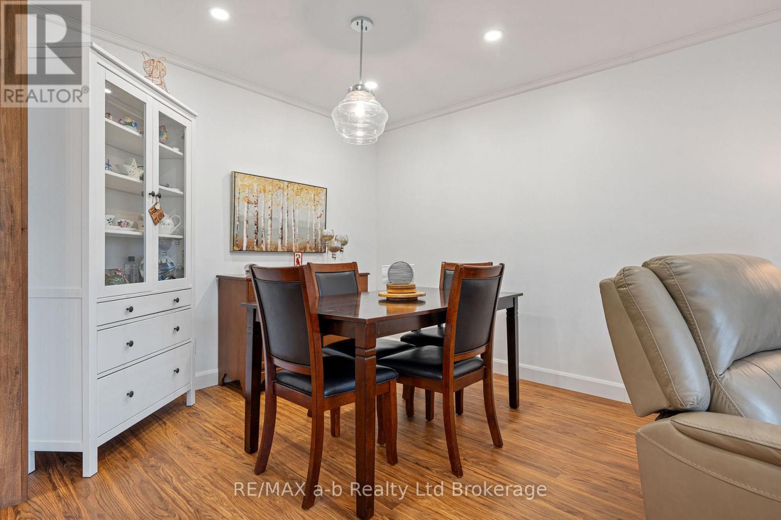 24 Denrich Avenue, Tillsonburg, Ontario  N4G 4W2 - Photo 6 - X12909574