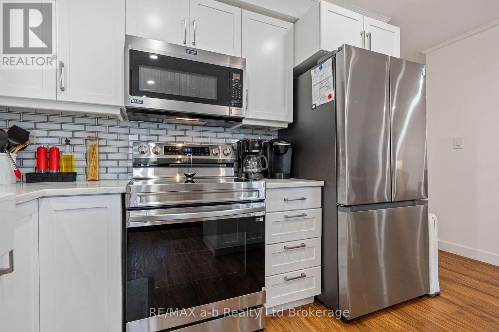 24 Denrich Avenue, Tillsonburg, Ontario  N4G 4W2 - Photo 8 - X12909574