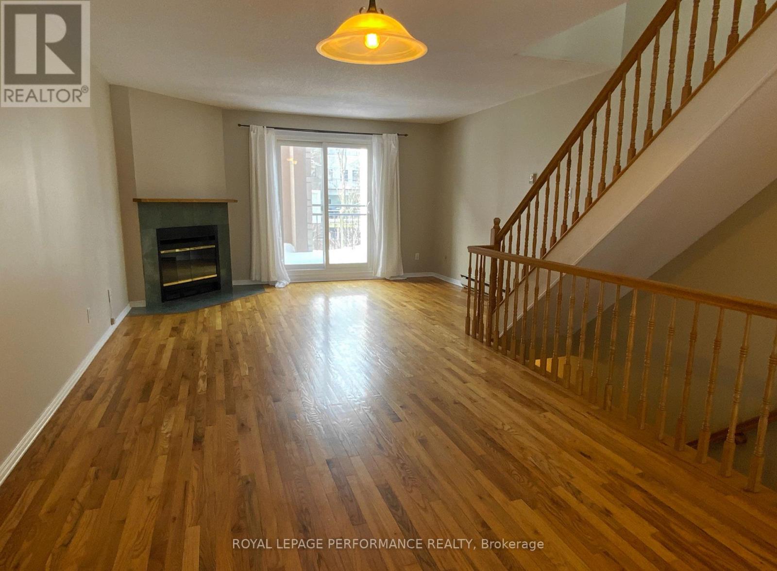 B - 185 Cumberland Street, Ottawa, Ontario  K1N 7H2 - Photo 3 - X12904406