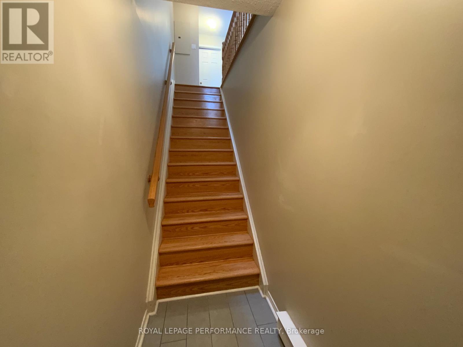 B - 185 Cumberland Street, Ottawa, Ontario  K1N 7H2 - Photo 2 - X12904406