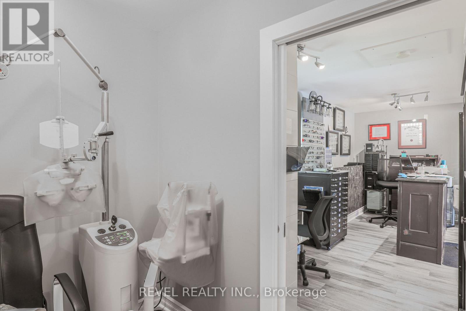 7 Kingsway Drive, Kawartha Lakes, Ontario  K0M 1A0 - Photo 21 - X12909852