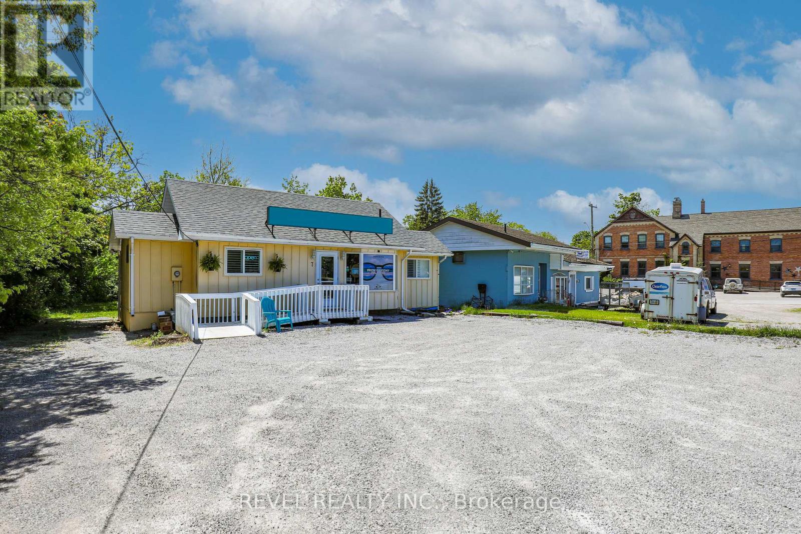 7 Kingsway Drive, Kawartha Lakes, Ontario  K0M 1A0 - Photo 3 - X12909852