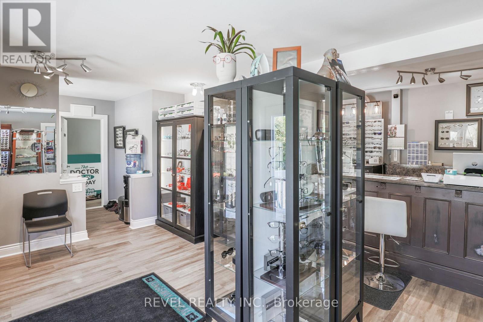 7 Kingsway Drive, Kawartha Lakes, Ontario  K0M 1A0 - Photo 6 - X12909852