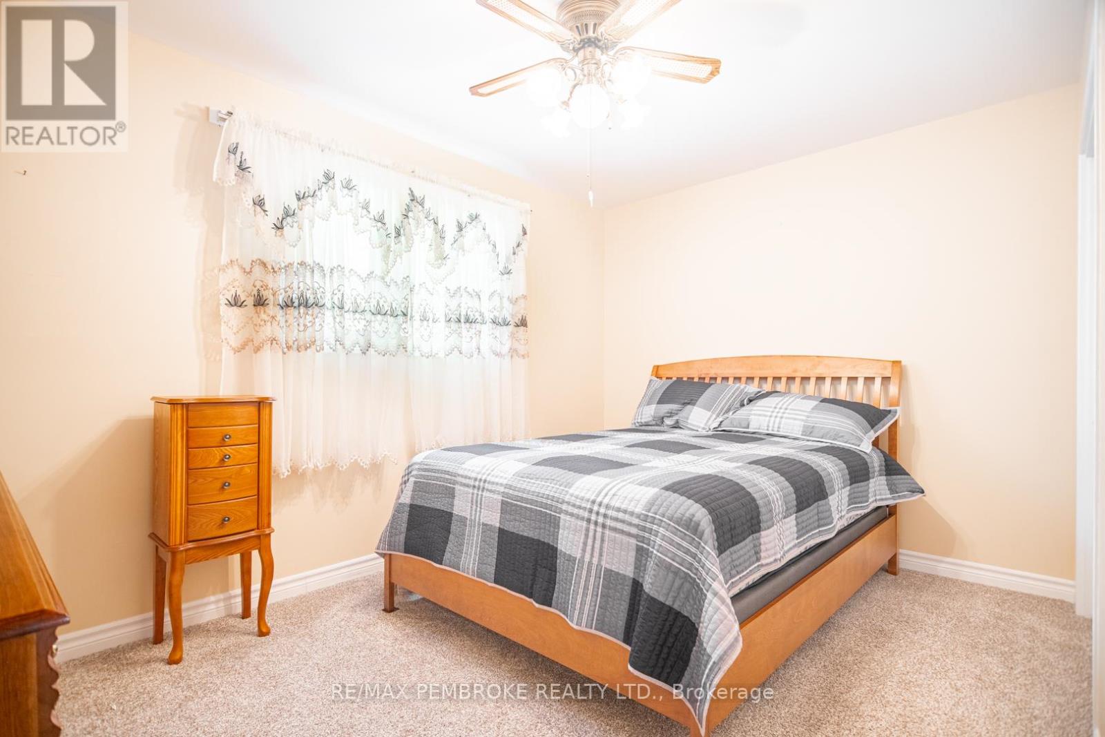 29 Lisa Crescent, Petawawa, Ontario  K8H 2Z8 - Photo 11 - X12907976