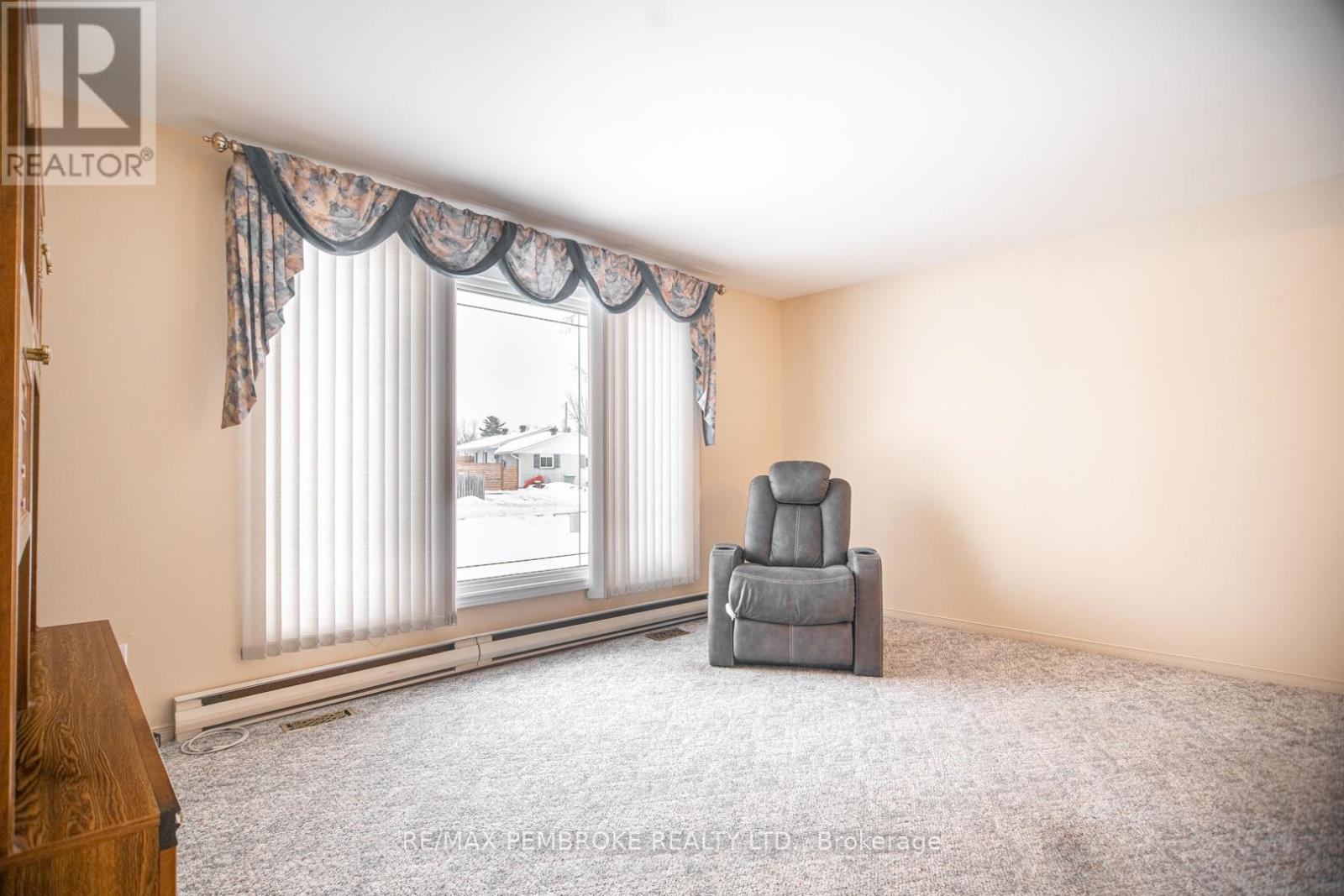 29 Lisa Crescent, Petawawa, Ontario  K8H 2Z8 - Photo 8 - X12907976