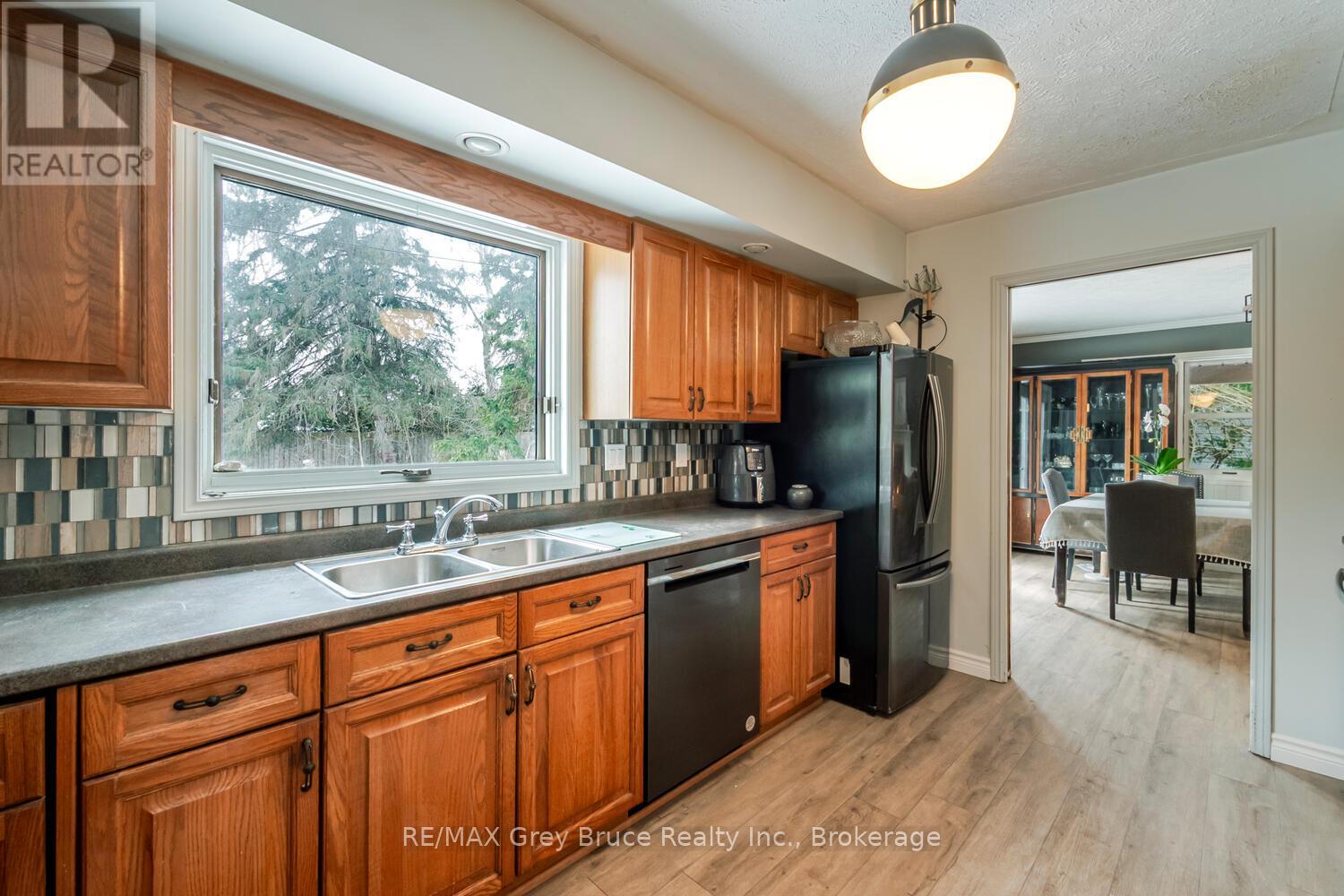 6 Kirkland Place, South Bruce Peninsula, Ontario  N0H 2G0 - Photo 12 - X12909674