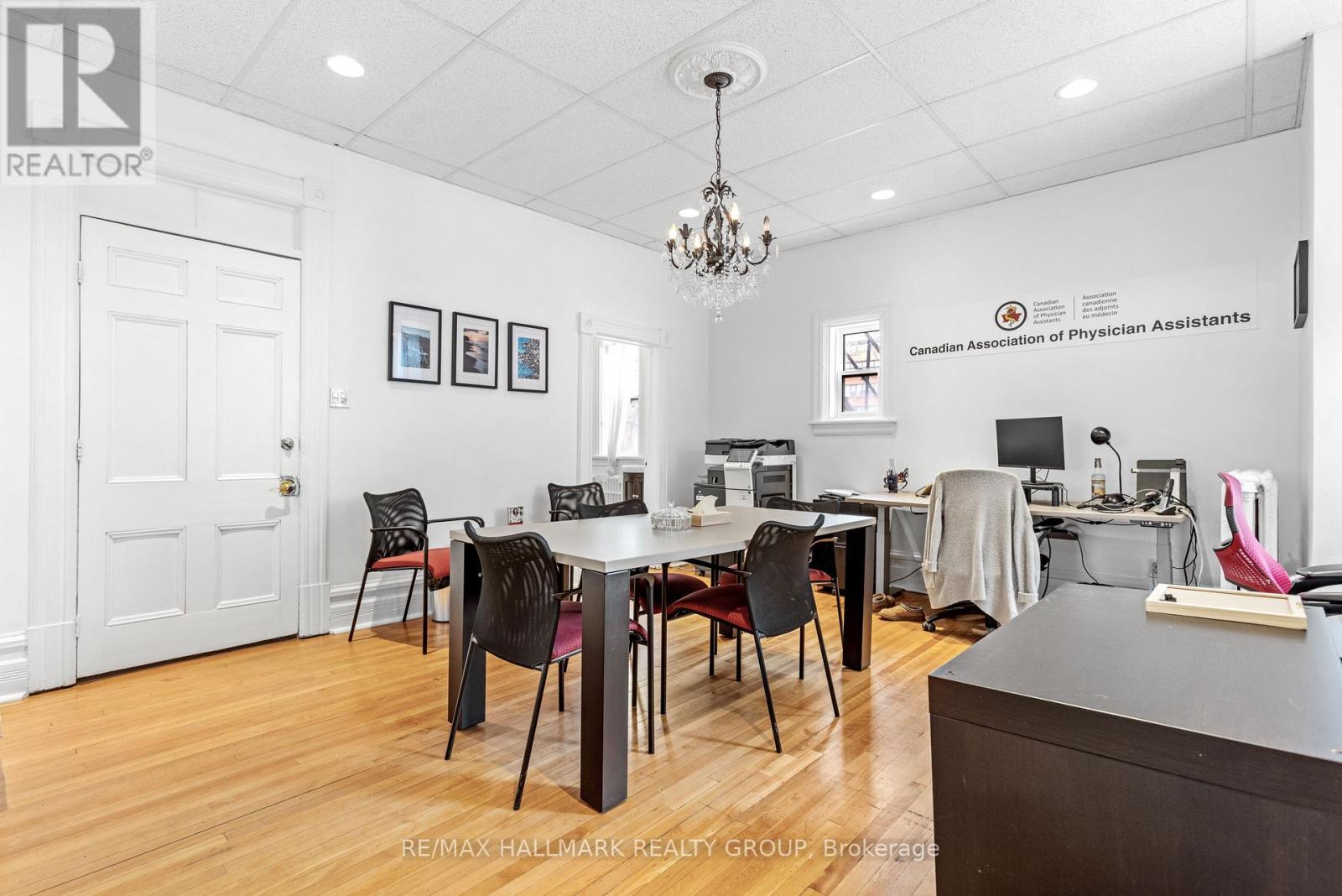 436 Maclaren Street, Ottawa, Ontario  K2P 0M8 - Photo 4 - X12909704