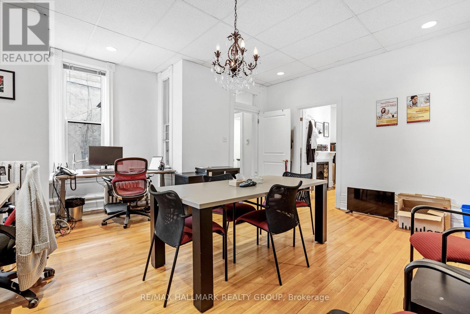 436 Maclaren Street, Ottawa, Ontario  K2P 0M8 - Photo 5 - X12909704