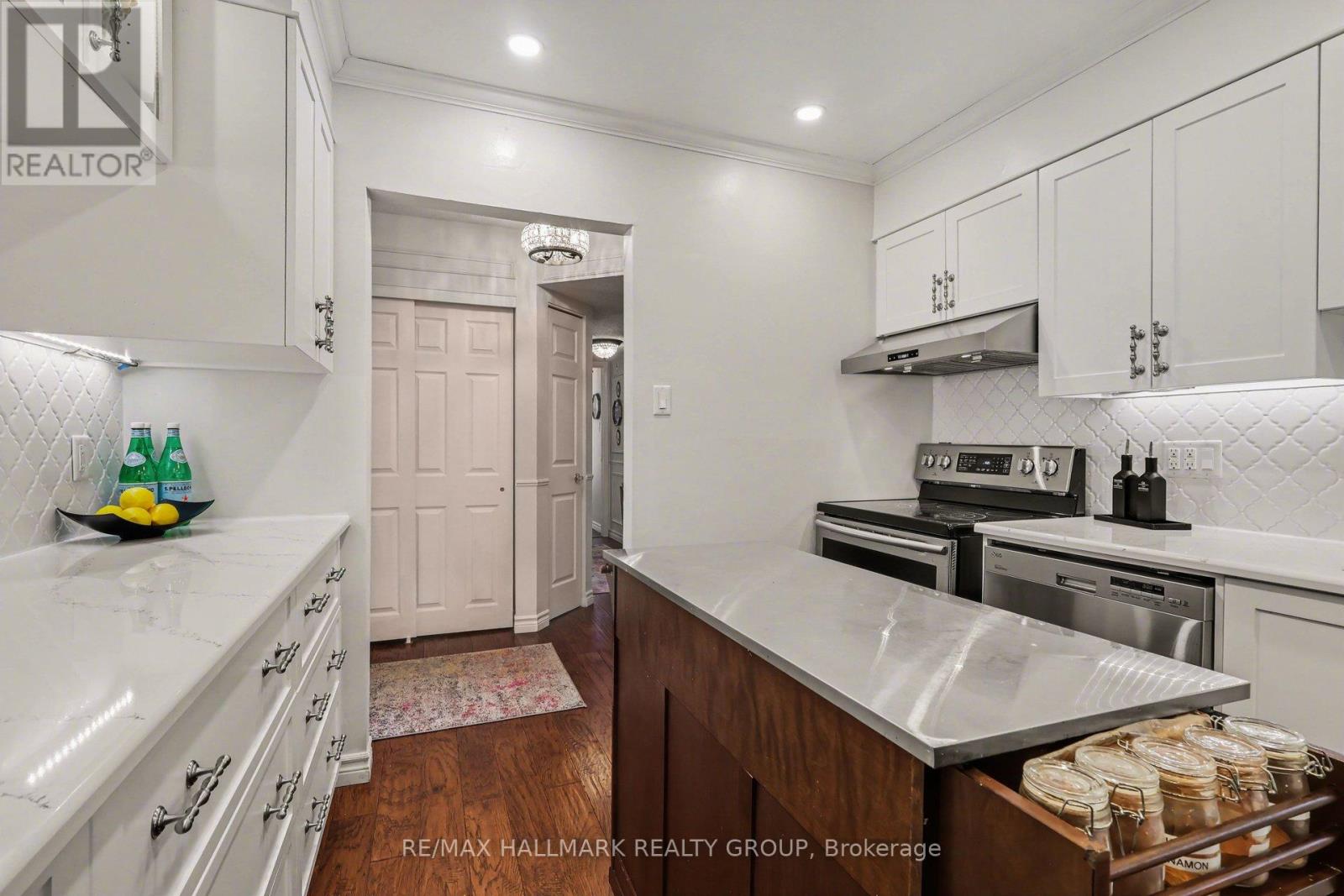 301b - 995 North River Road, Ottawa, Ontario  K1K 3V5 - Photo 14 - X12909784