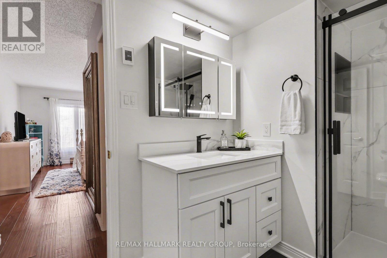 301b - 995 North River Road, Ottawa, Ontario  K1K 3V5 - Photo 18 - X12909784