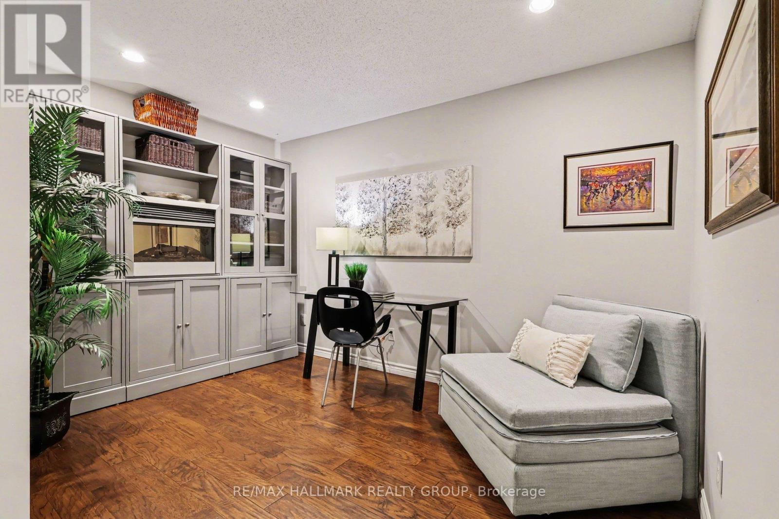 301b - 995 North River Road, Ottawa, Ontario  K1K 3V5 - Photo 20 - X12909784