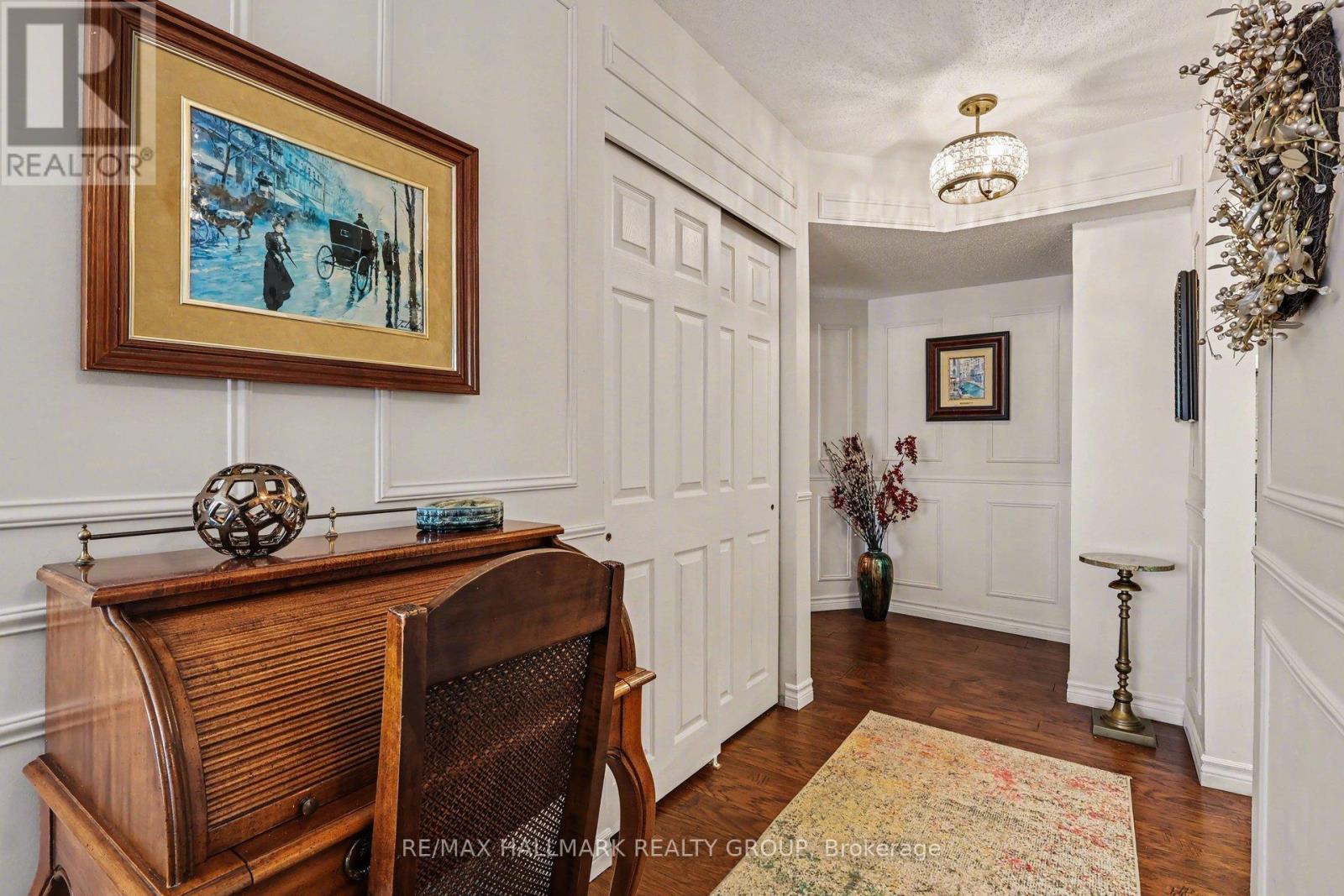 301b - 995 North River Road, Ottawa, Ontario  K1K 3V5 - Photo 4 - X12909784