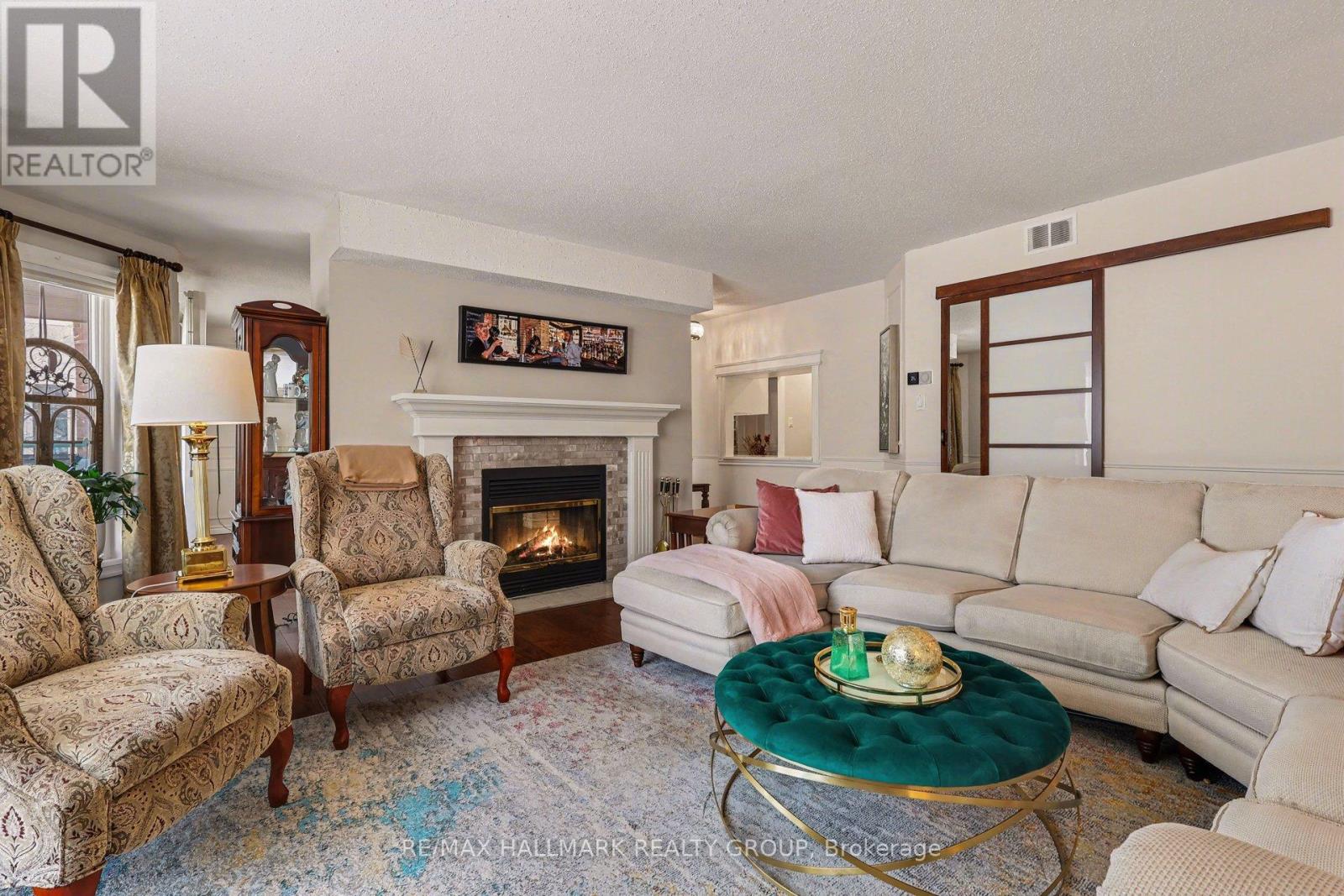 301b - 995 North River Road, Ottawa, Ontario  K1K 3V5 - Photo 6 - X12909784