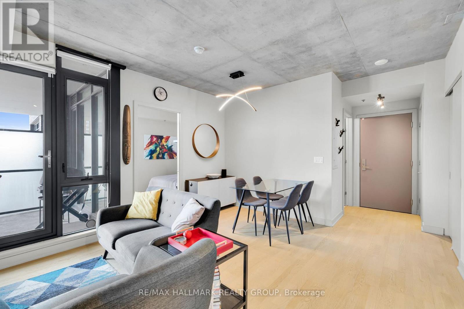 601 - 203 Catherine Street, Ottawa, Ontario  K2P 1J5 - Photo 2 - X12909916