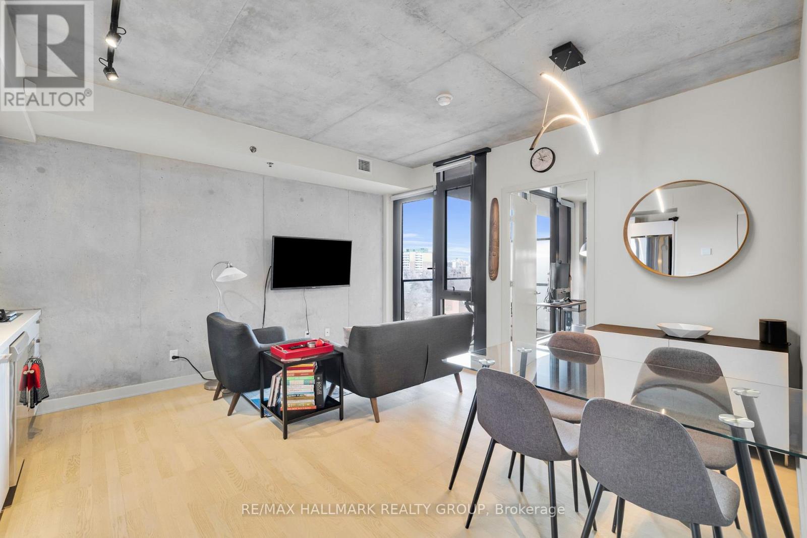 601 - 203 Catherine Street, Ottawa, Ontario  K2P 1J5 - Photo 4 - X12909916