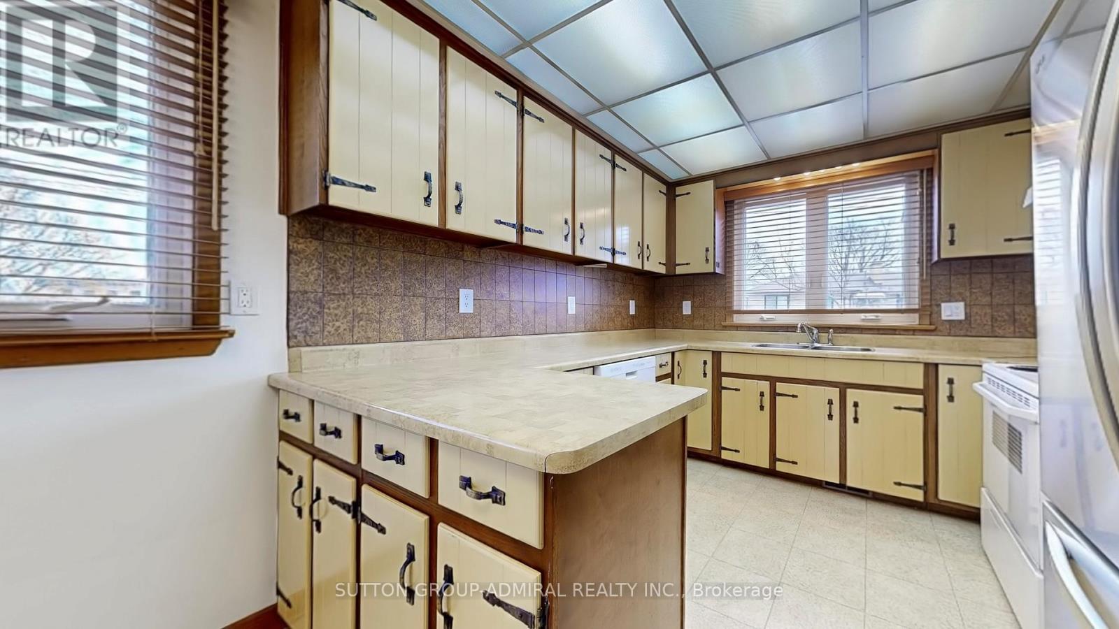 33 Silverview Drive, Toronto, Ontario  M2M 2B5 - Photo 23 - C12909688