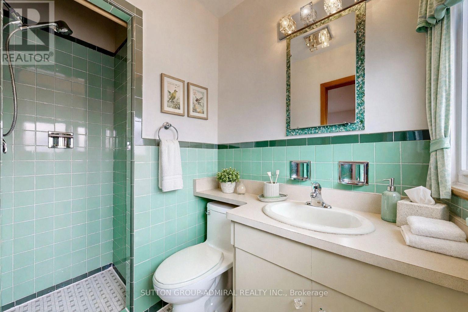 33 Silverview Drive, Toronto, Ontario  M2M 2B5 - Photo 9 - C12909688