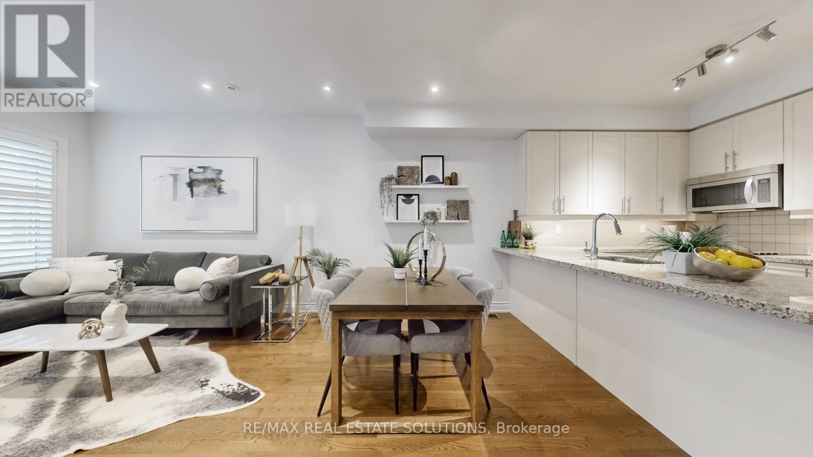 5 - 30 Hargrave Lane, Toronto, Ontario  M4N 0A4 - Photo 6 - C12909702