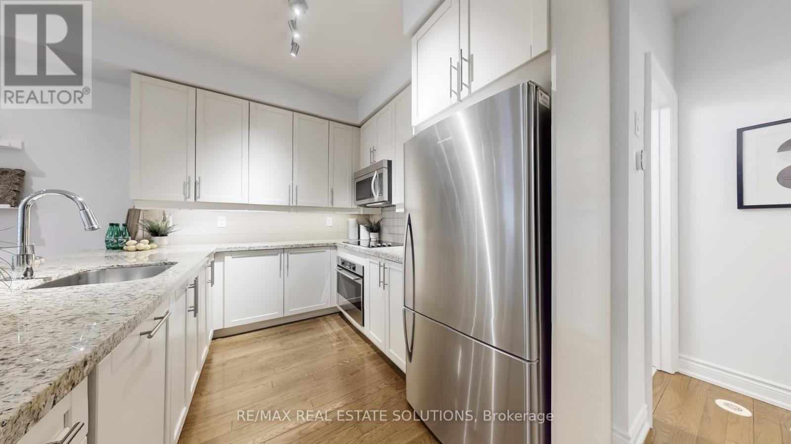 5 - 30 Hargrave Lane, Toronto, Ontario  M4N 0A4 - Photo 9 - C12909702