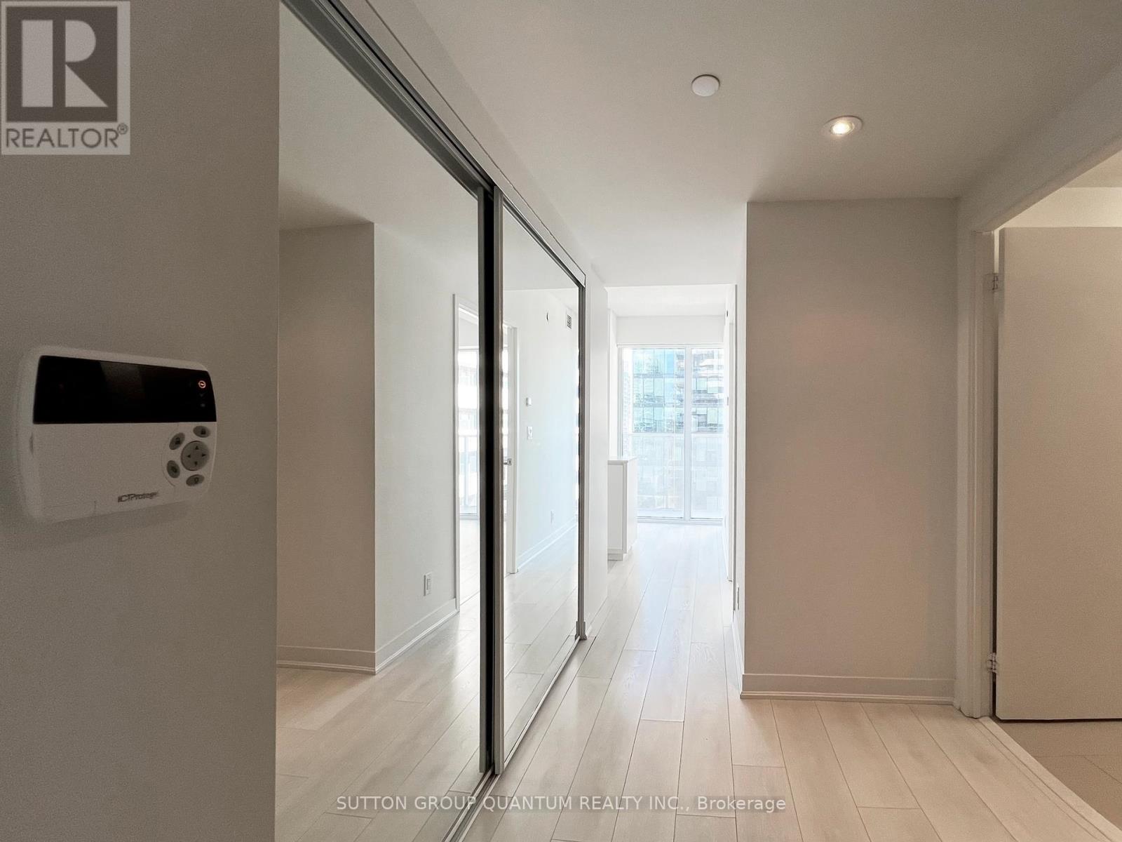 1510 - 88 Harbour Street, Toronto (Waterfront Communities), Ontario  M5J 0C3 - Photo 2 - C12909710