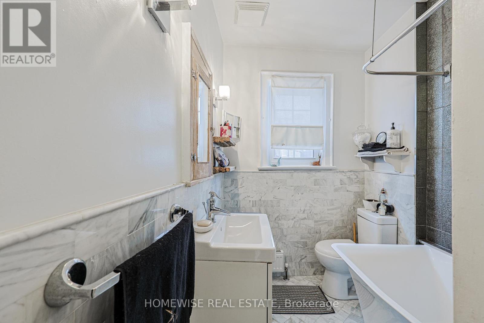 6 Coolmine Road, Toronto, Ontario  M6B 1C3 - Photo 14 - C12909842