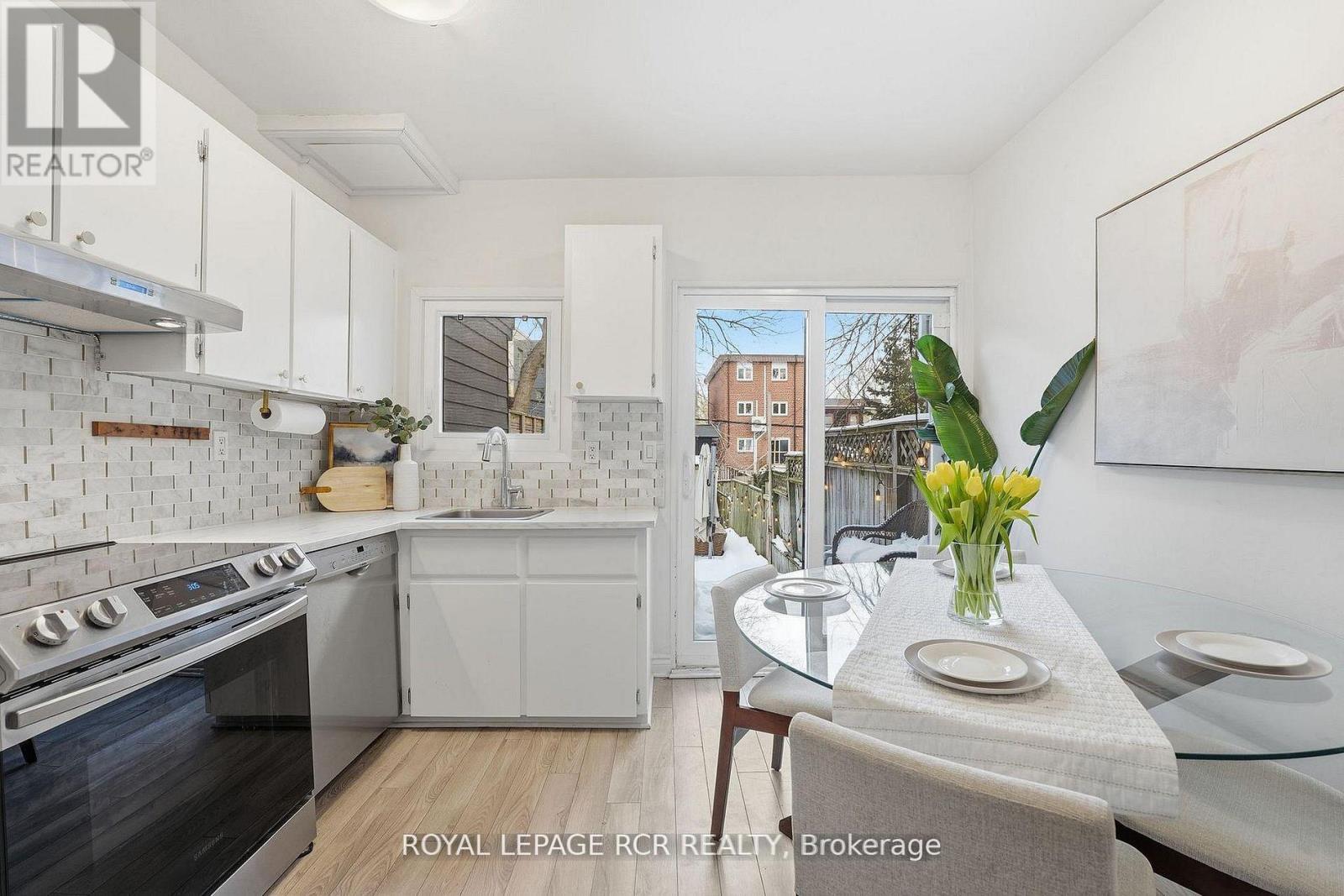 257 Rhodes Avenue, Toronto, Ontario  M4L 3A2 - Photo 10 - E12909738