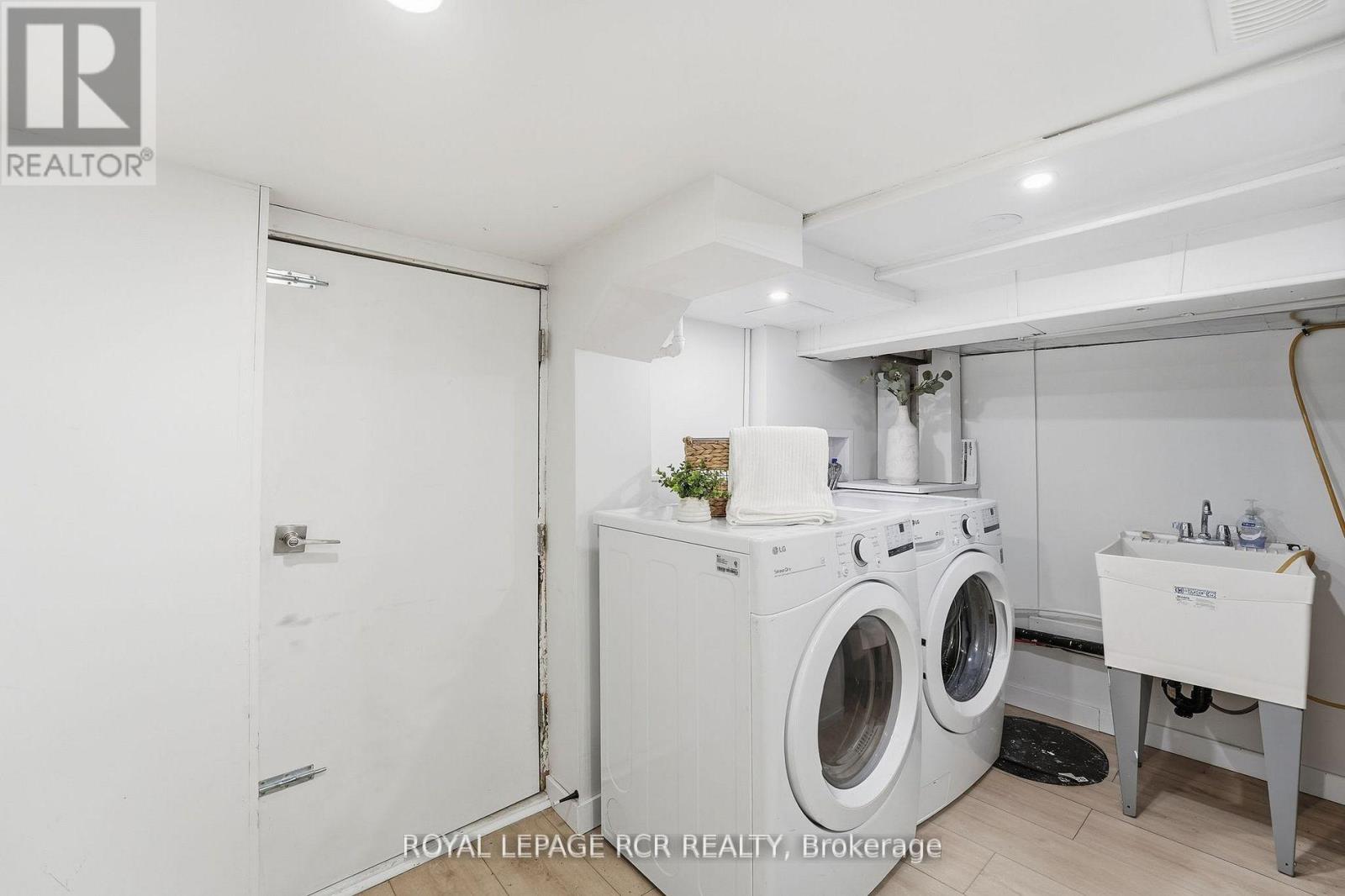 257 Rhodes Avenue, Toronto, Ontario  M4L 3A2 - Photo 24 - E12909738